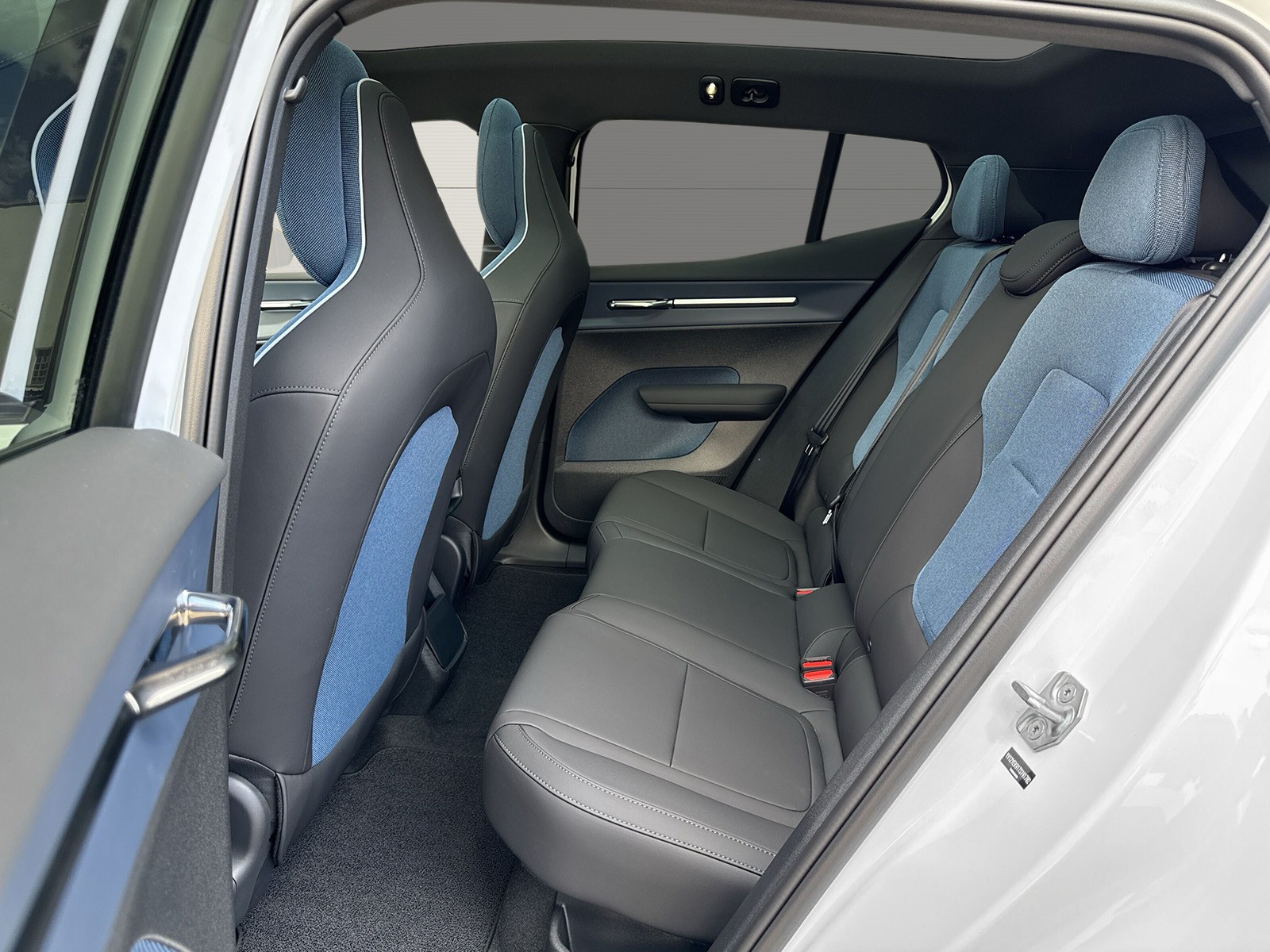 VOLVO EX30 CC E60 Twin Performance AWD-image-9