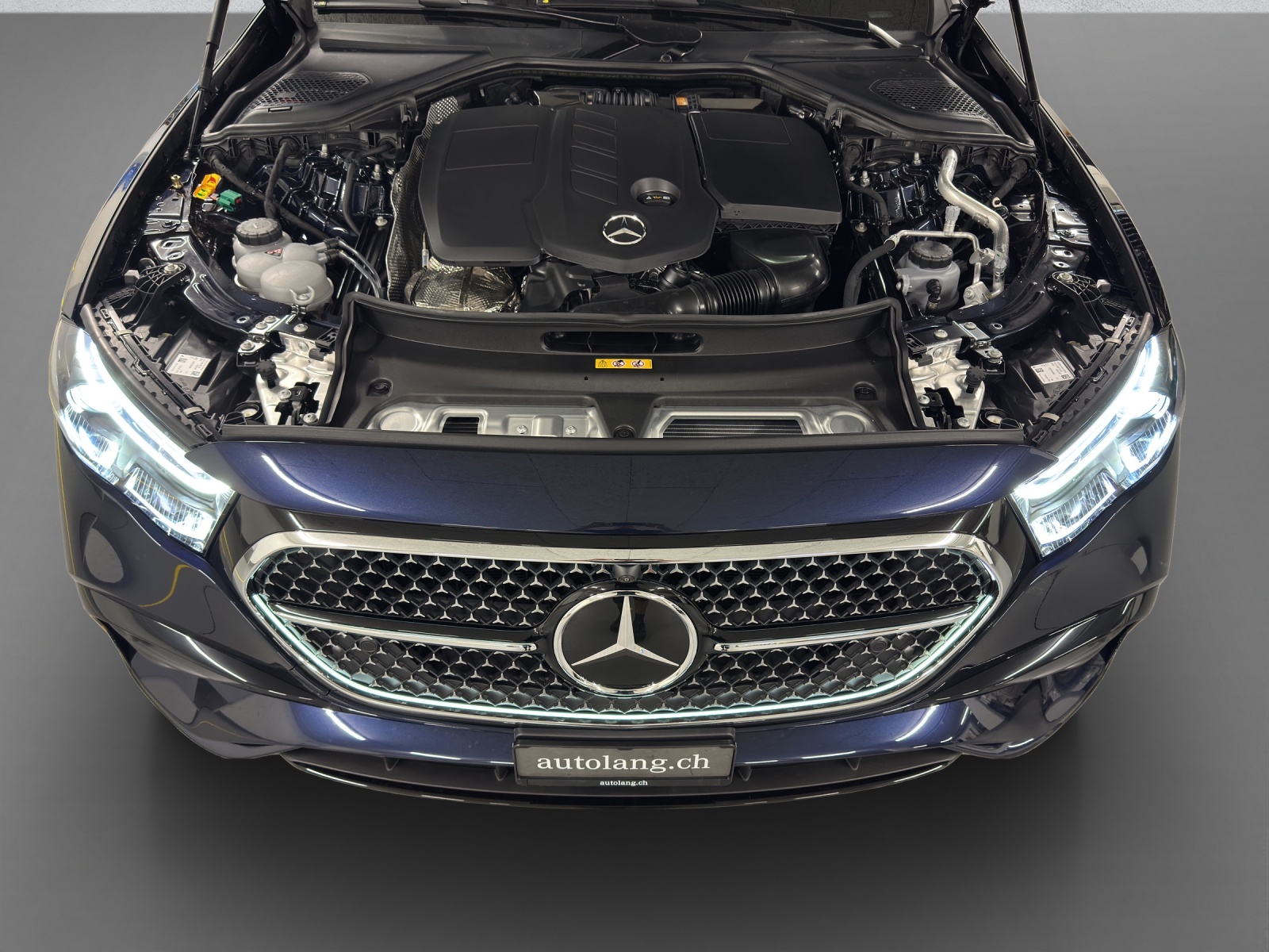 MERCEDES-BENZ E 300 de AMG Line 4Matic-image-9