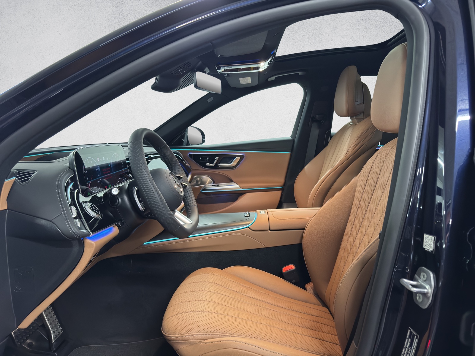 MERCEDES-BENZ E 300 de AMG Line 4Matic-image-10