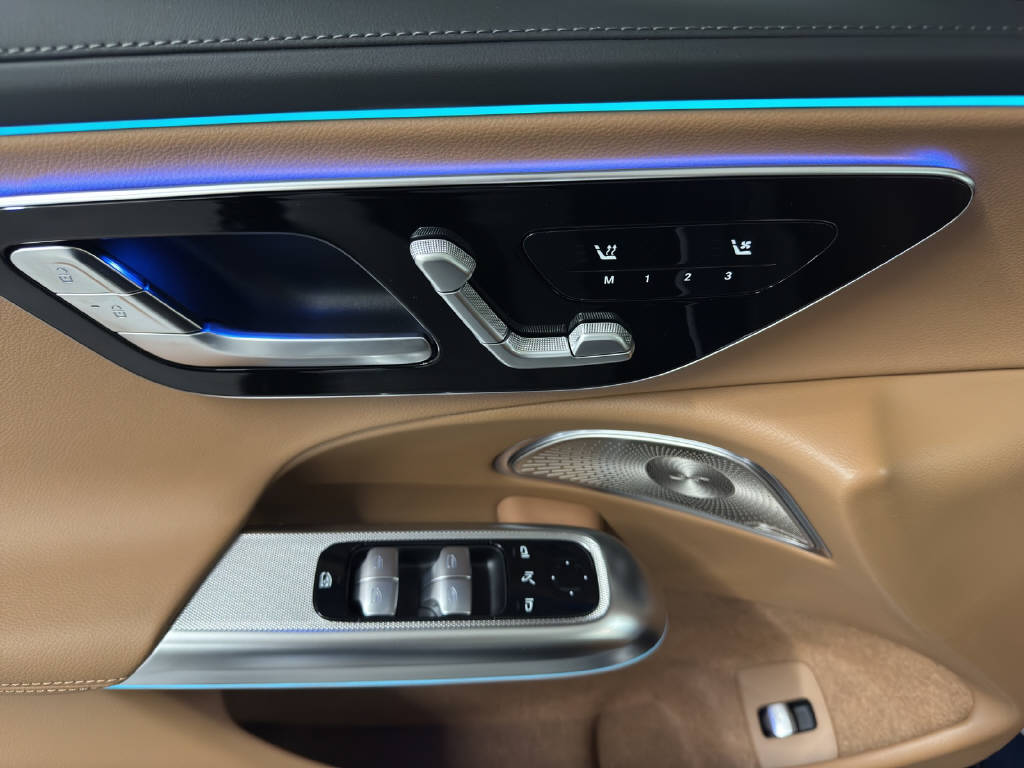 MERCEDES-BENZ E 300 de AMG Line 4Matic-image-5