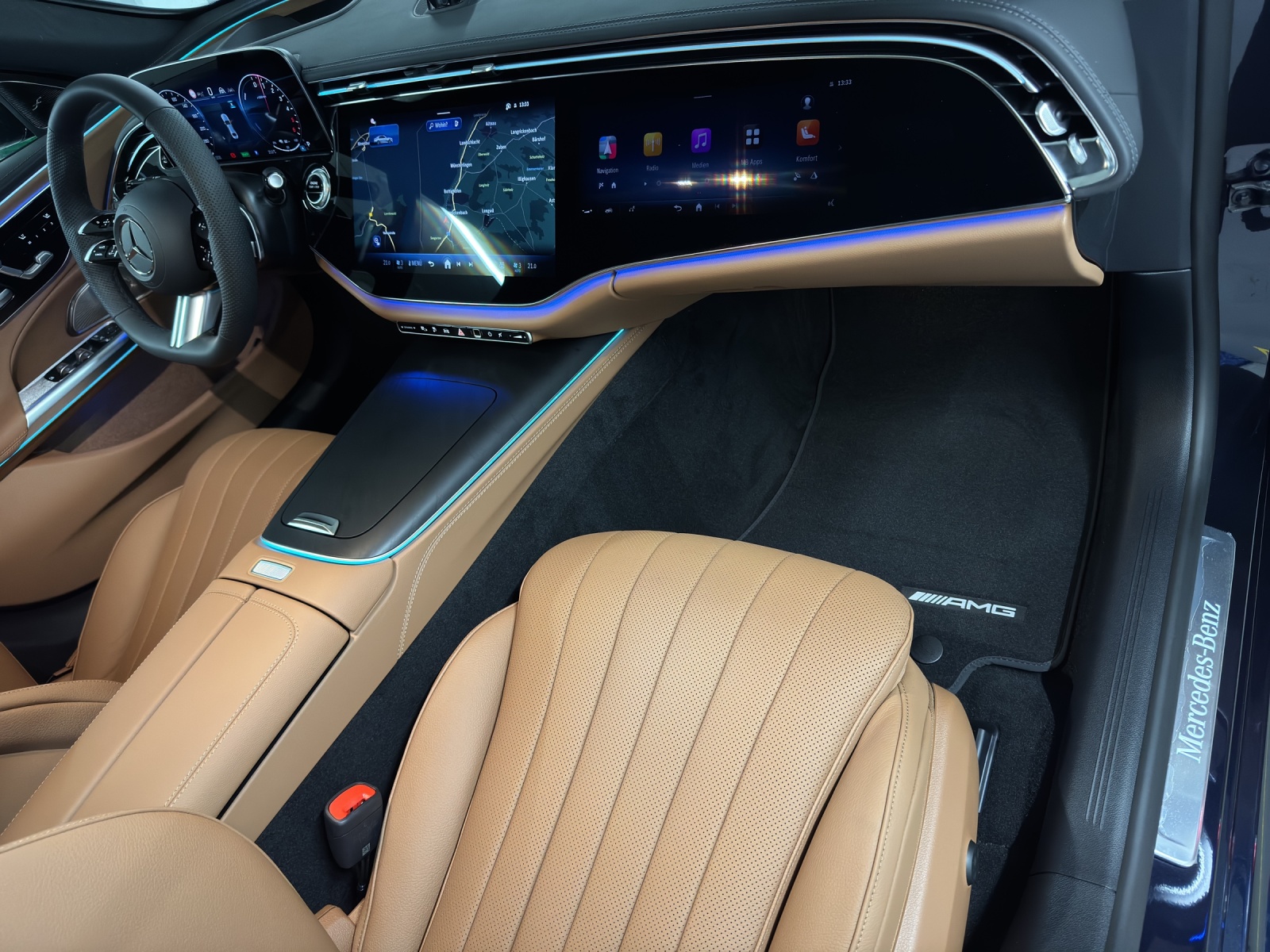 MERCEDES-BENZ E 300 de AMG Line 4Matic-image-11