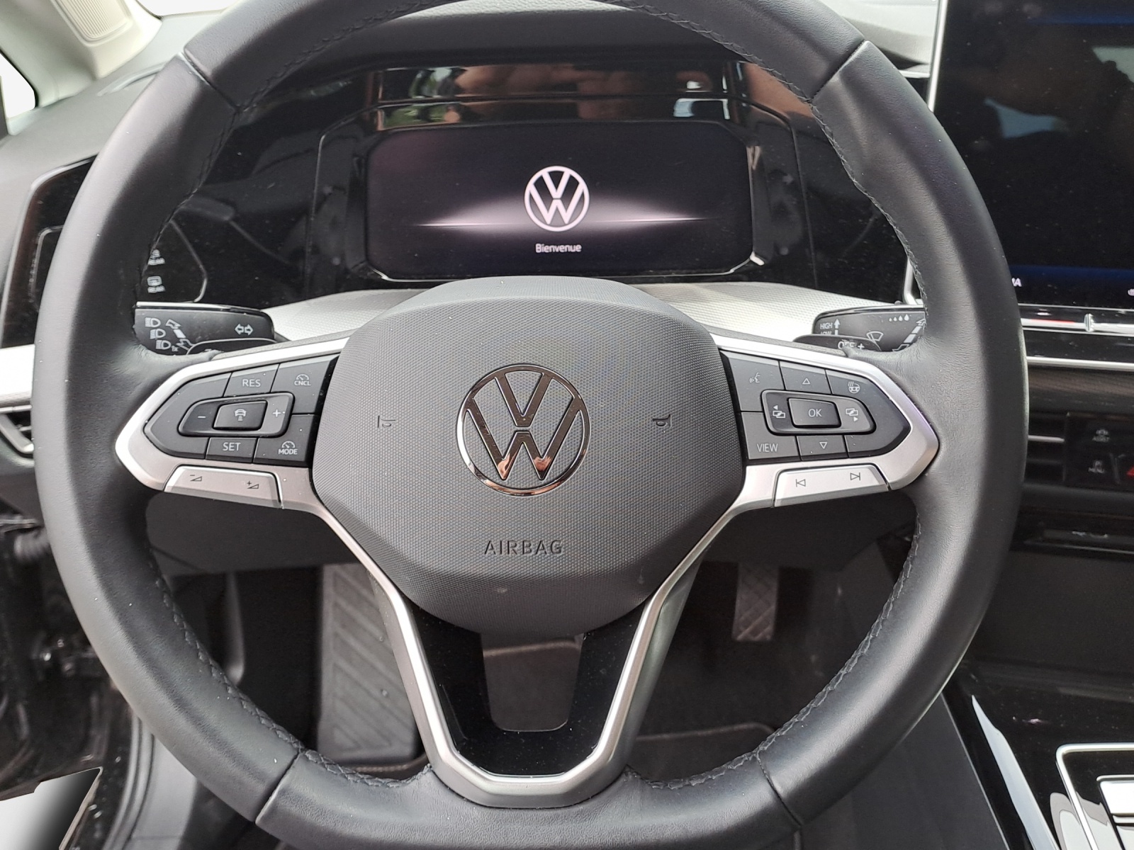 VW Golf 1.5 e TSI mHEV Style DSG-image-9