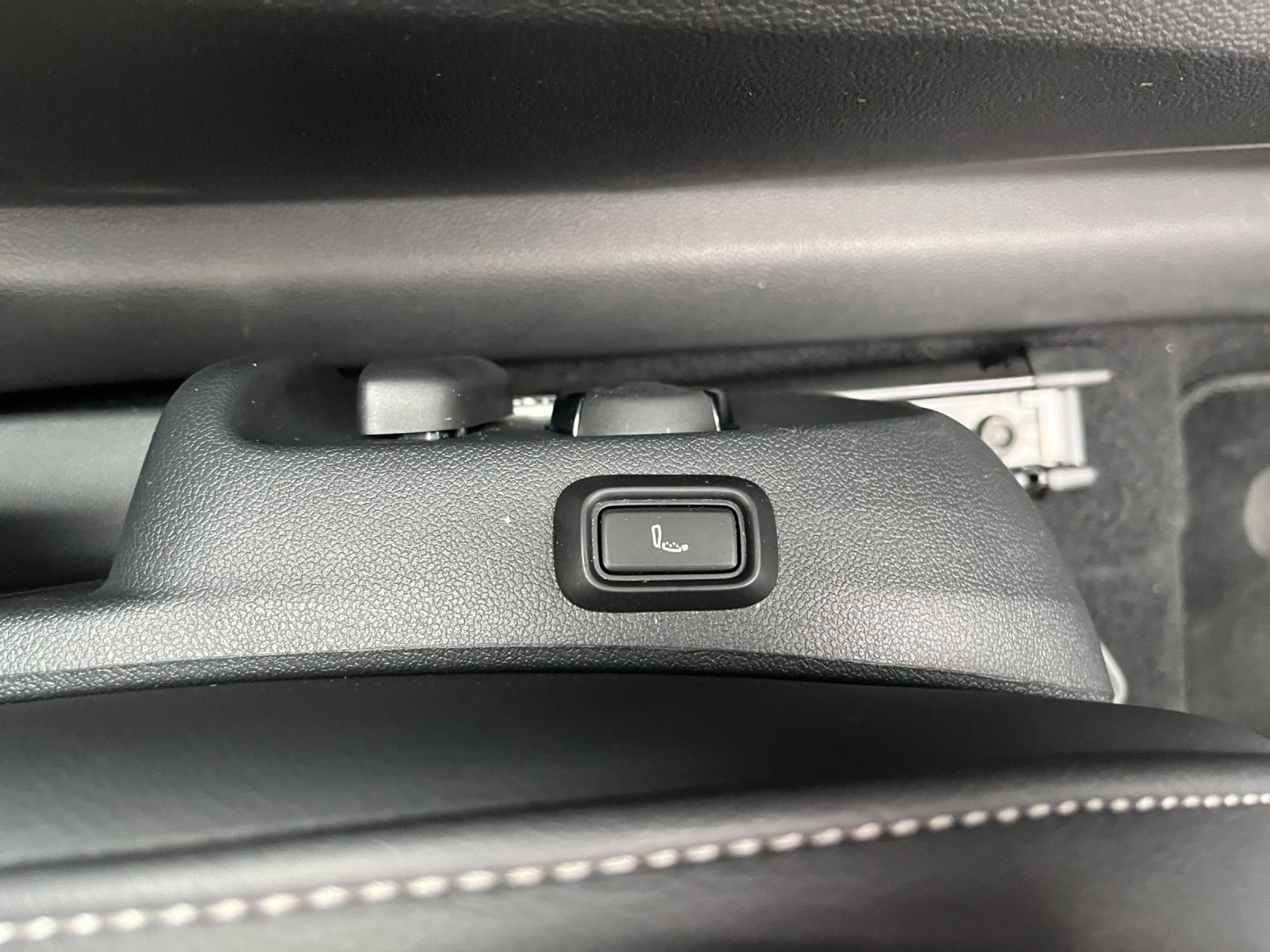 VW Passat Variant 2.0 TDI evo Business 4 Motion DSG-image-14