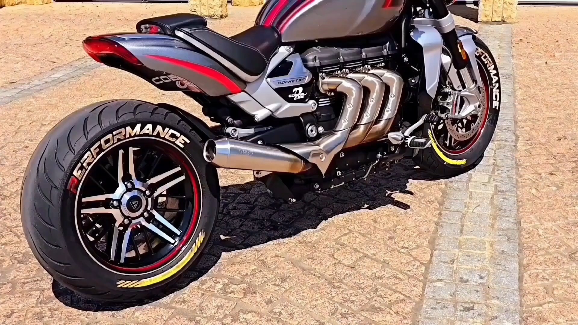TRIUMPH Rocket 3 GT Triple Black-image-4