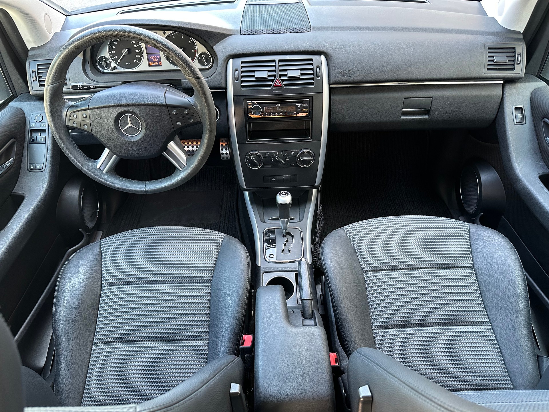 MERCEDES-BENZ B 170-image-8