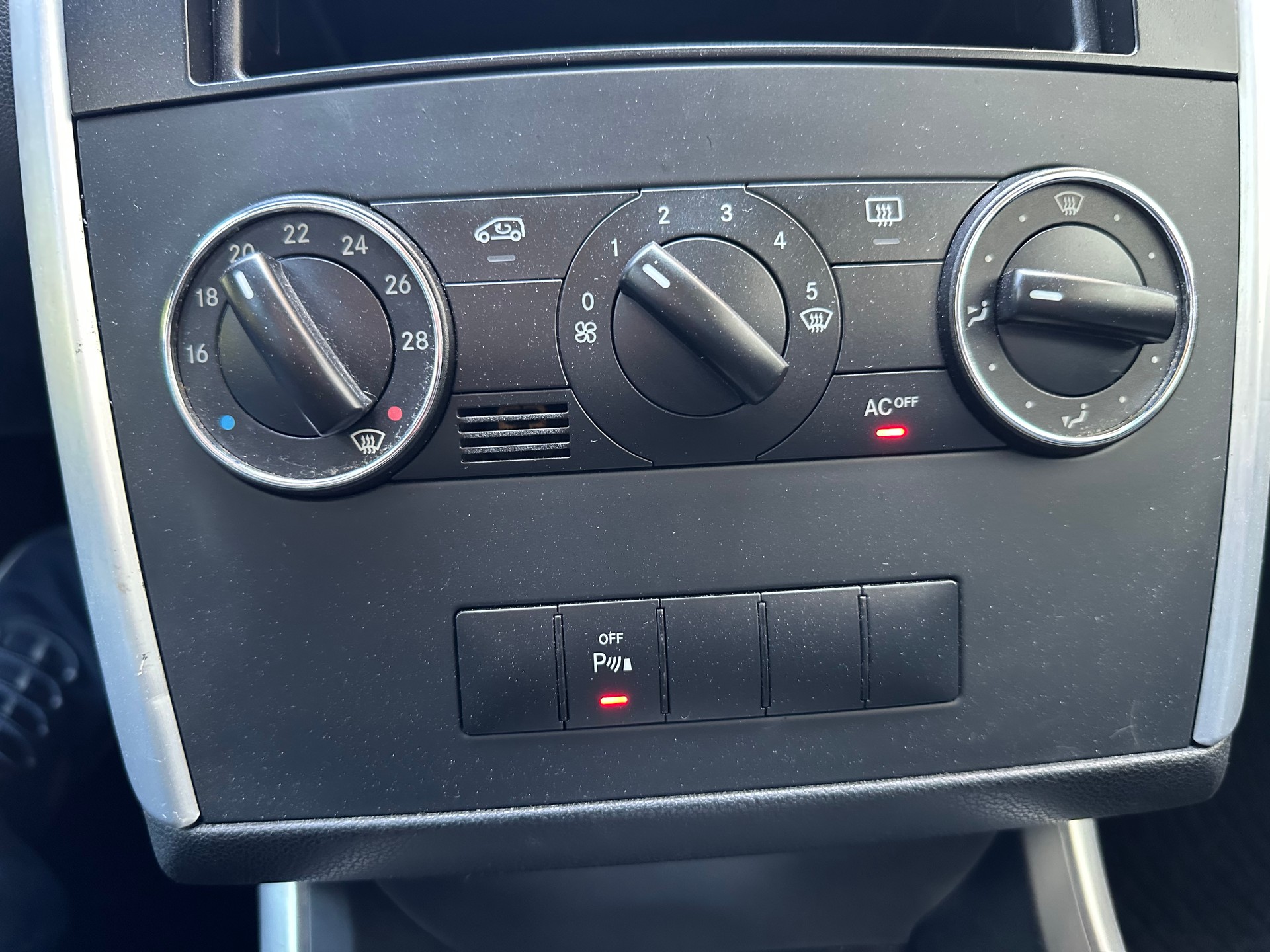 MERCEDES-BENZ B 170-image-18