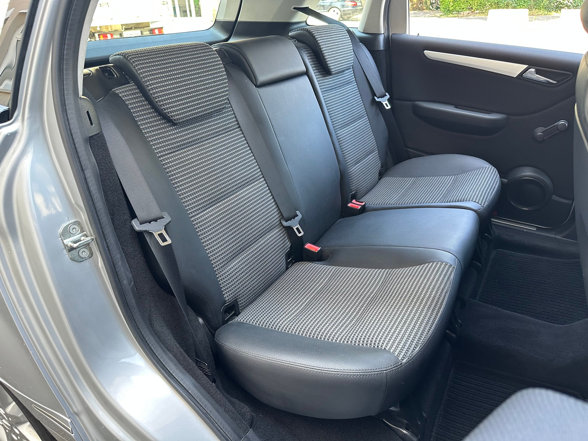 MERCEDES-BENZ B 170-image-15
