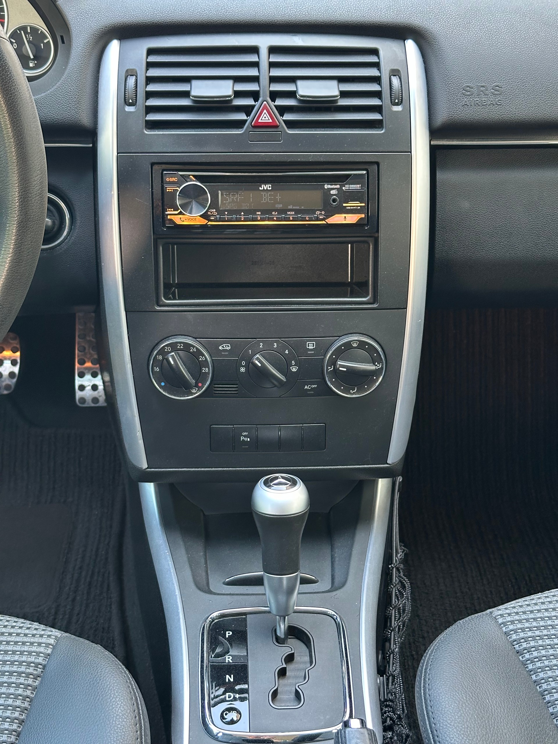 MERCEDES-BENZ B 170-image-17