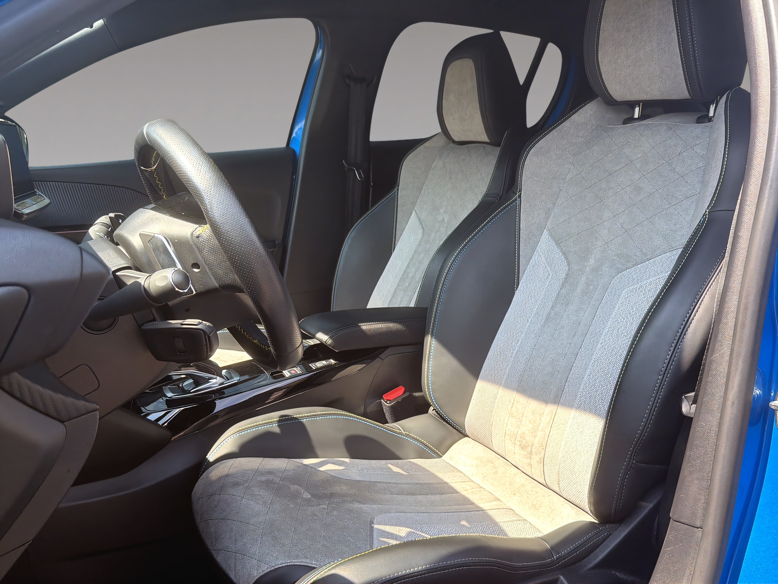 PEUGEOT 208 1.2 PureTech 130 GT Pack-image-5