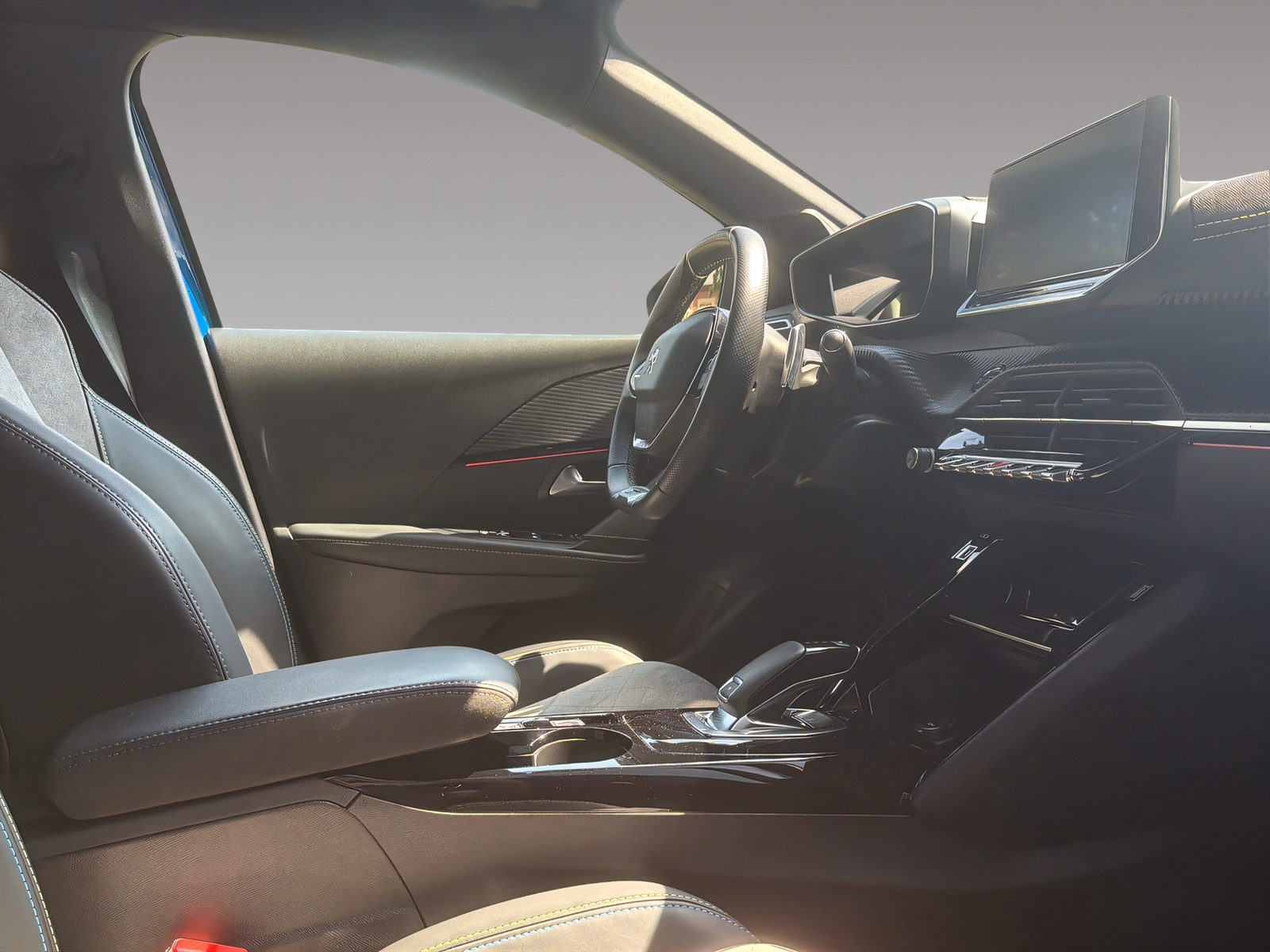 PEUGEOT 208 1.2 PureTech 130 GT Pack-image-10