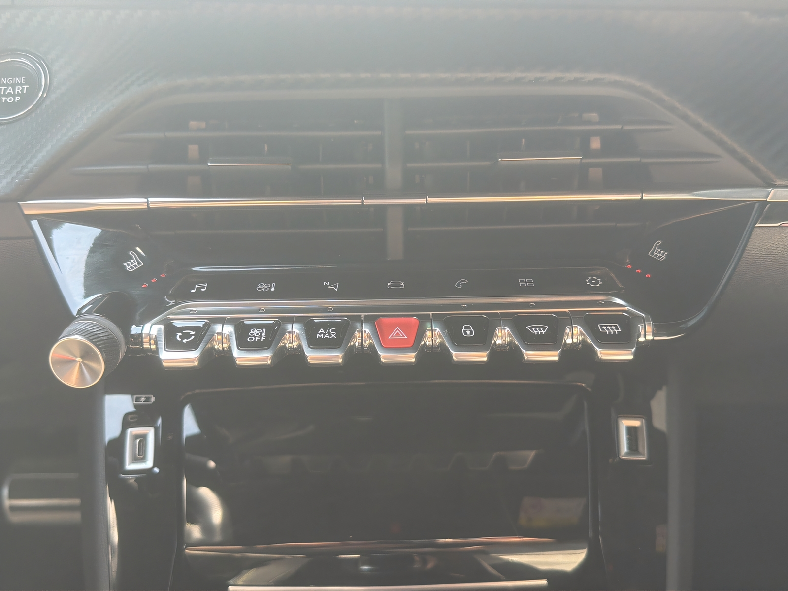 PEUGEOT 208 1.2 PureTech 130 GT Pack-image-14