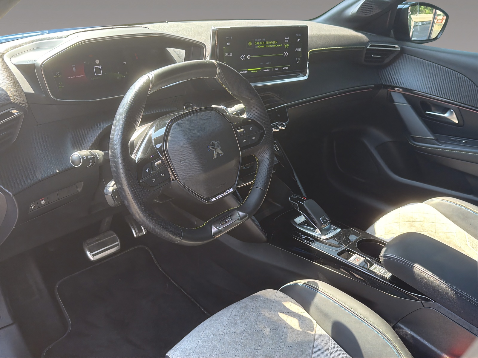 PEUGEOT 208 1.2 PureTech 130 GT Pack-image-6