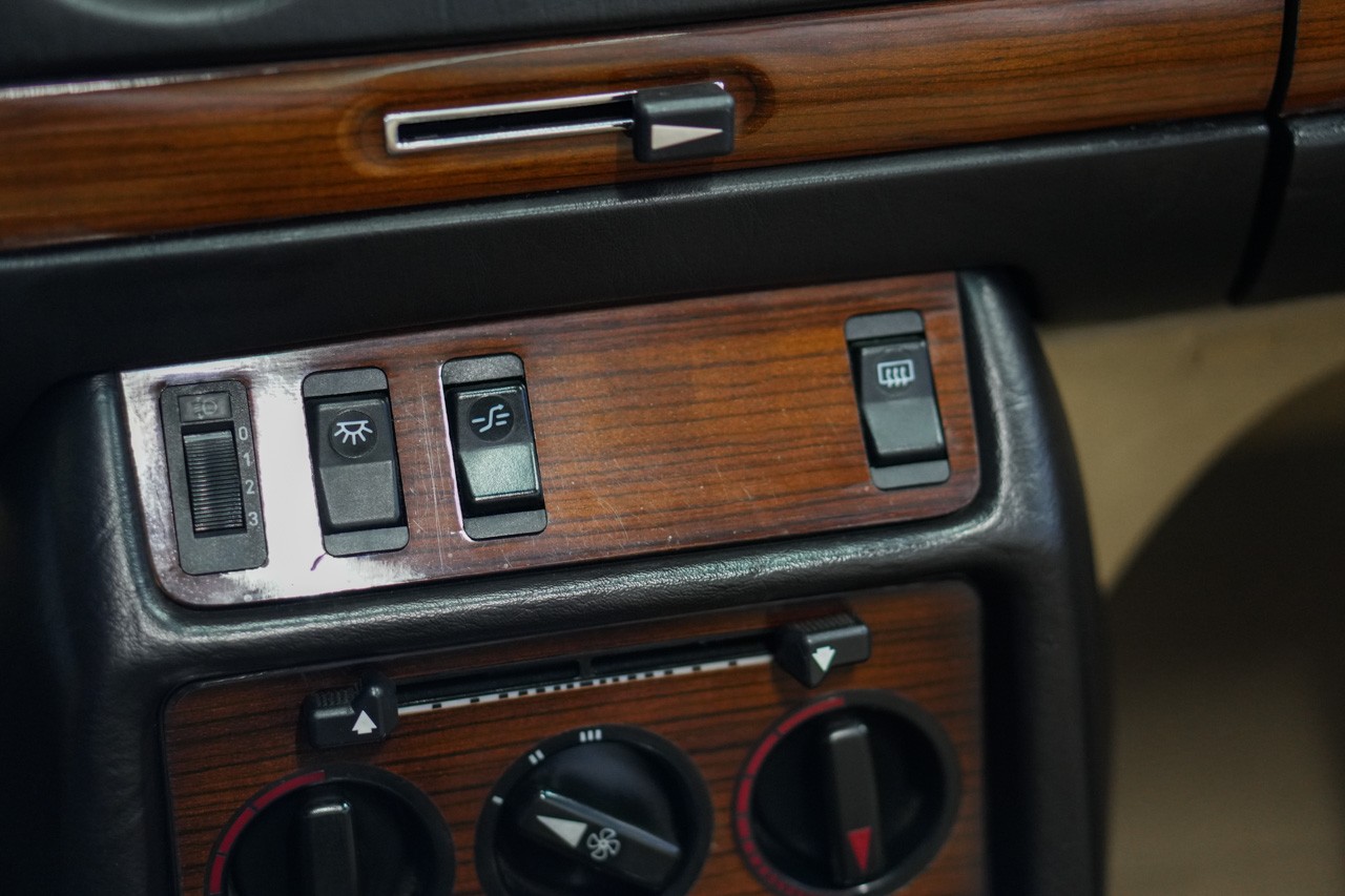 MERCEDES-BENZ 230 CE-image-19
