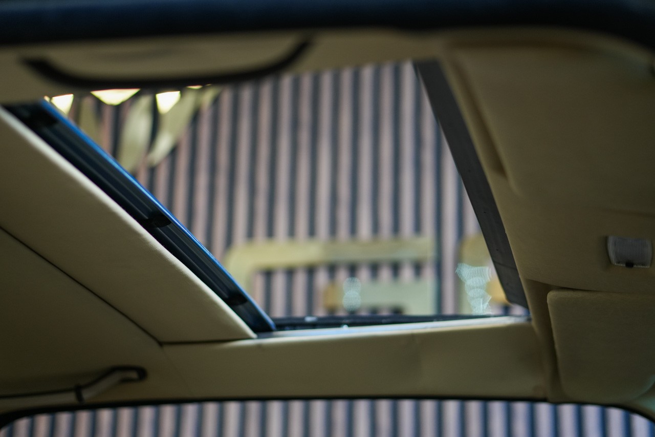 MERCEDES-BENZ 230 CE-image-16