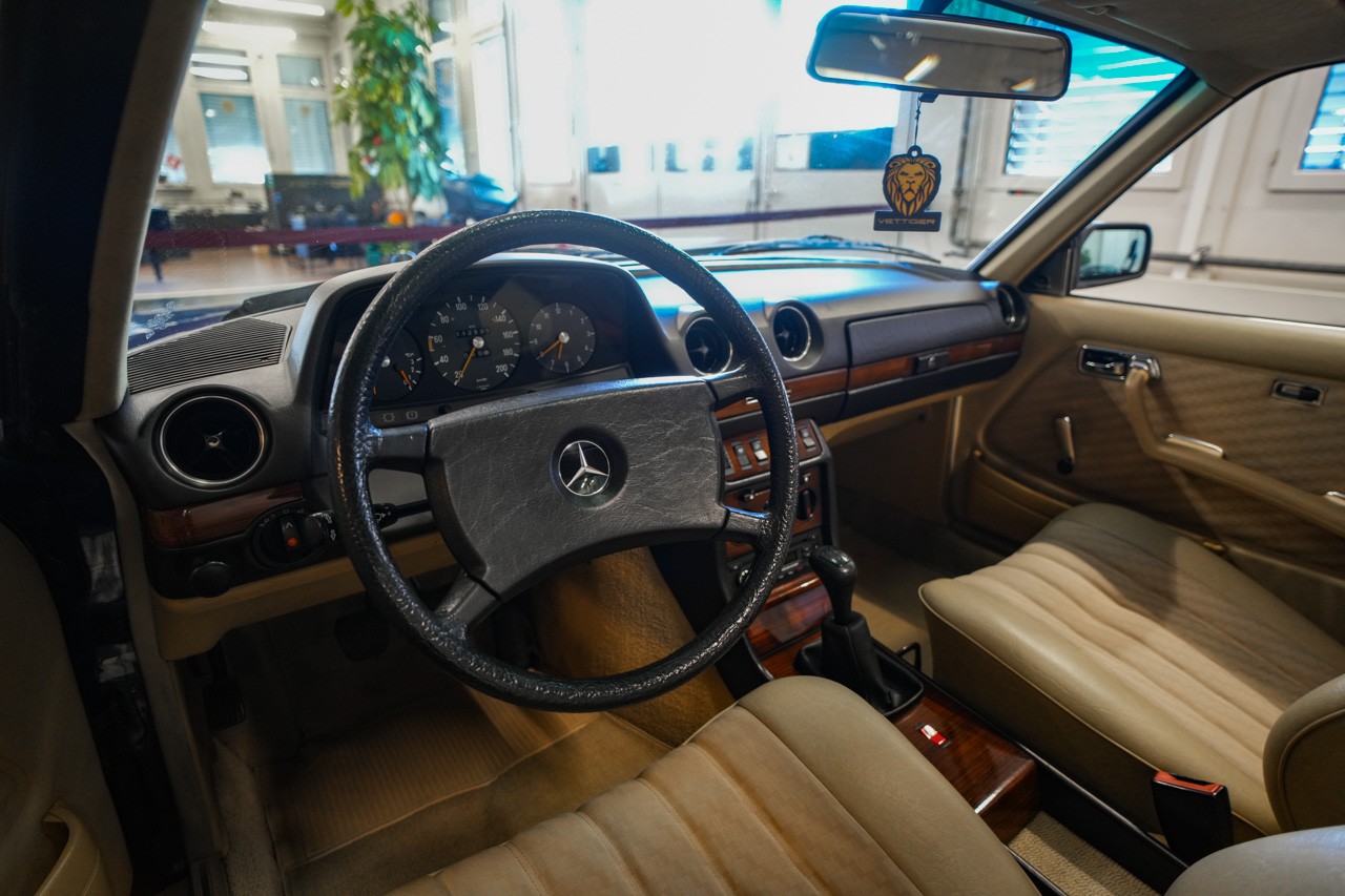 MERCEDES-BENZ 230 CE-image-10