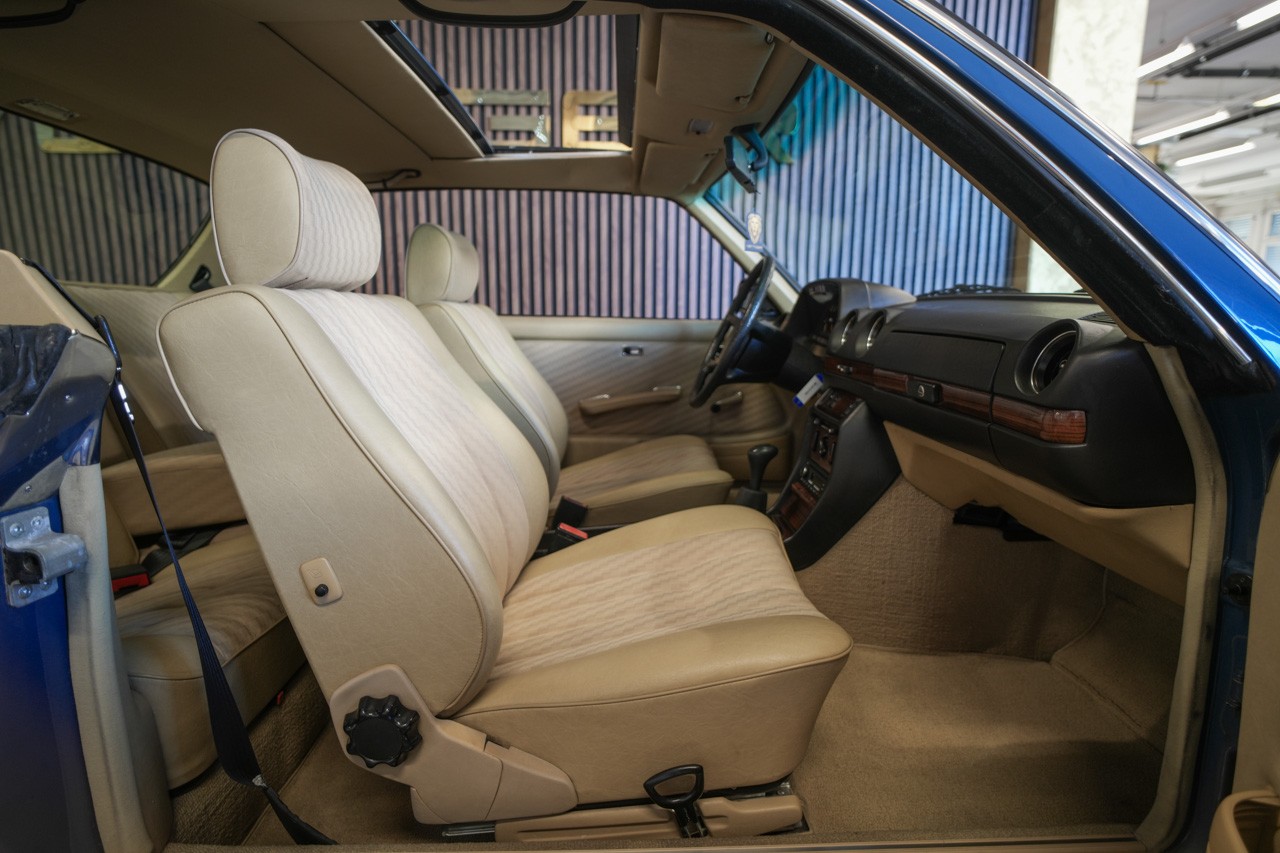 MERCEDES-BENZ 230 CE-image-13