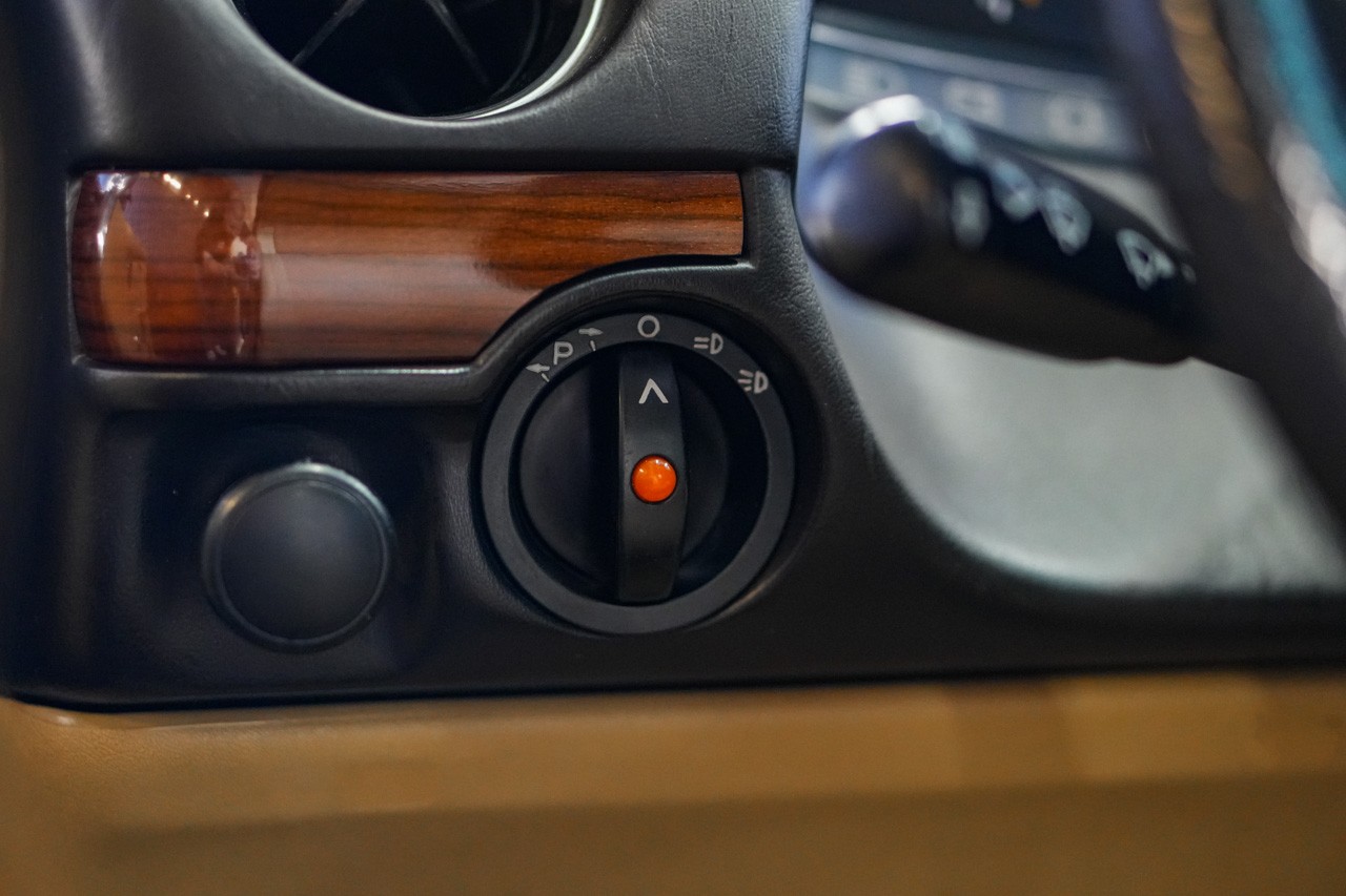MERCEDES-BENZ 230 CE-image-24