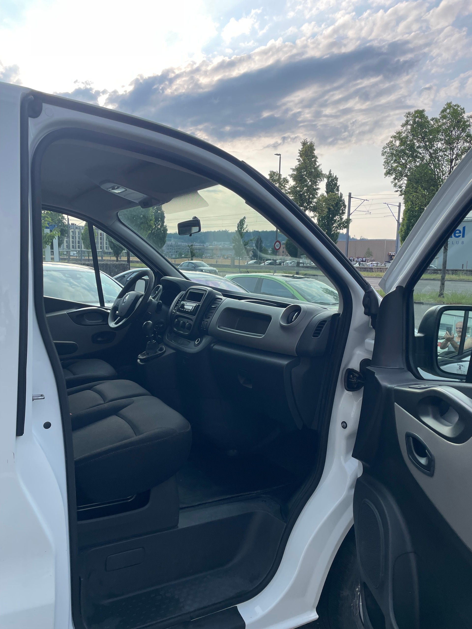 RENAULT Trafic 1.6 ENERGY TwinT. dCi120 2.9t Business L2H1-image-9