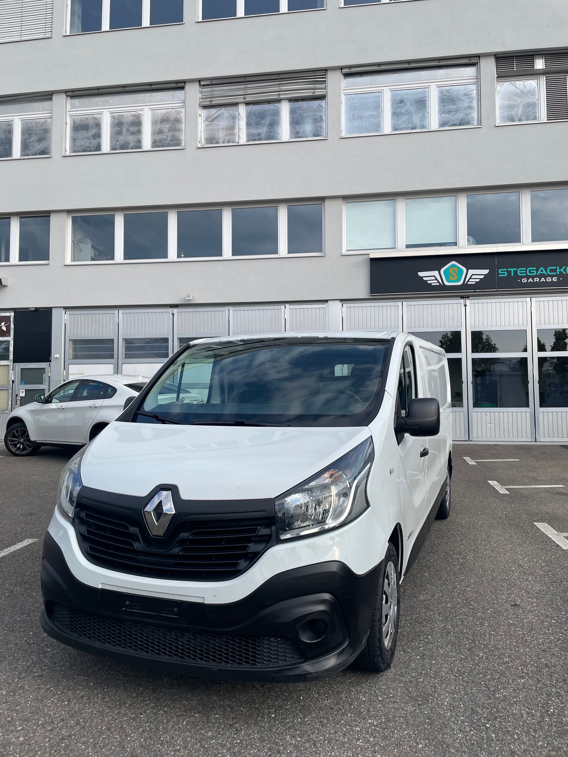 RENAULT Trafic 1.6 ENERGY TwinT. dCi120 2.9t Business L2H1-image-1