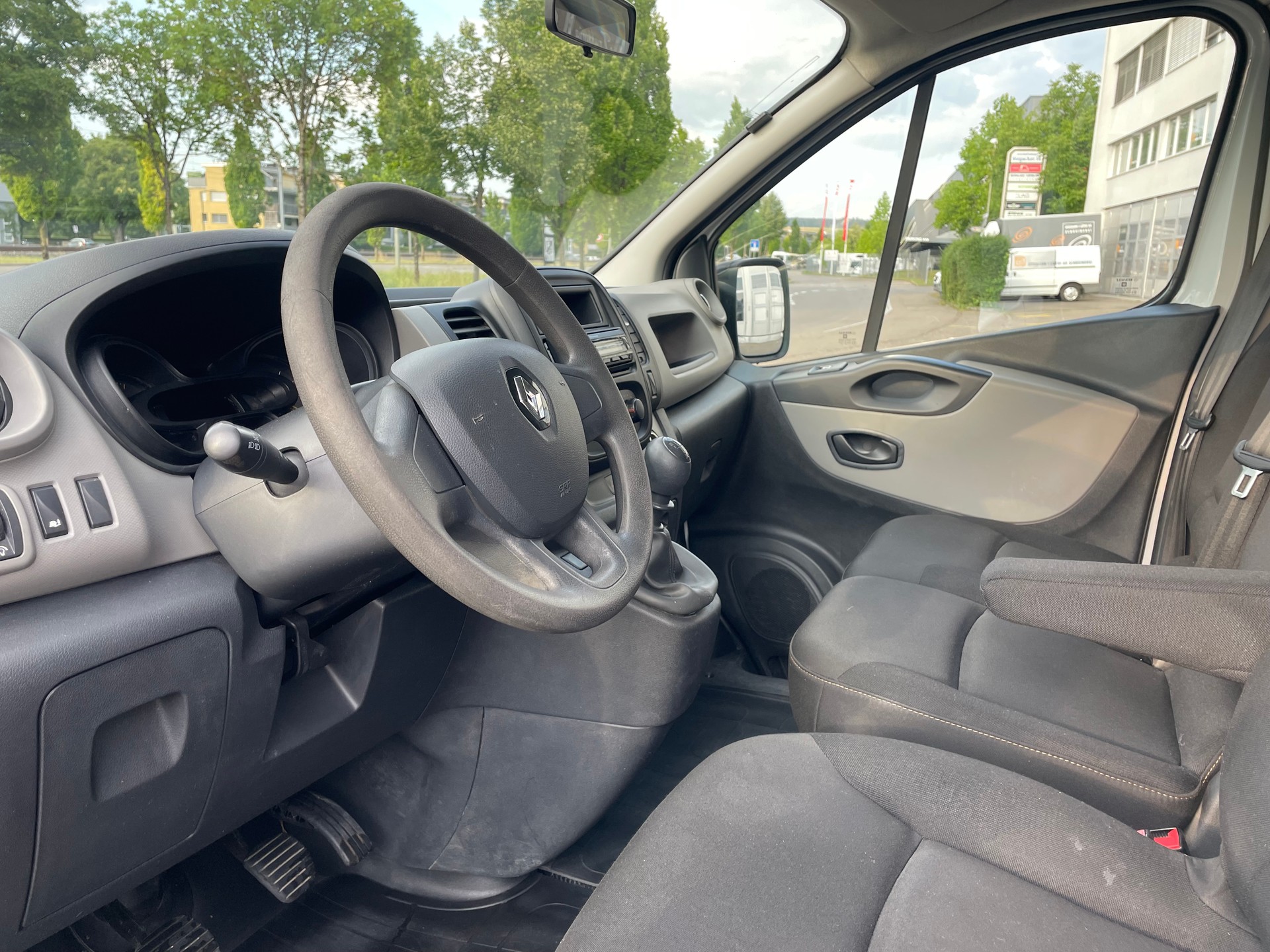 RENAULT Trafic 1.6 ENERGY TwinT. dCi120 2.9t Business L2H1-image-11