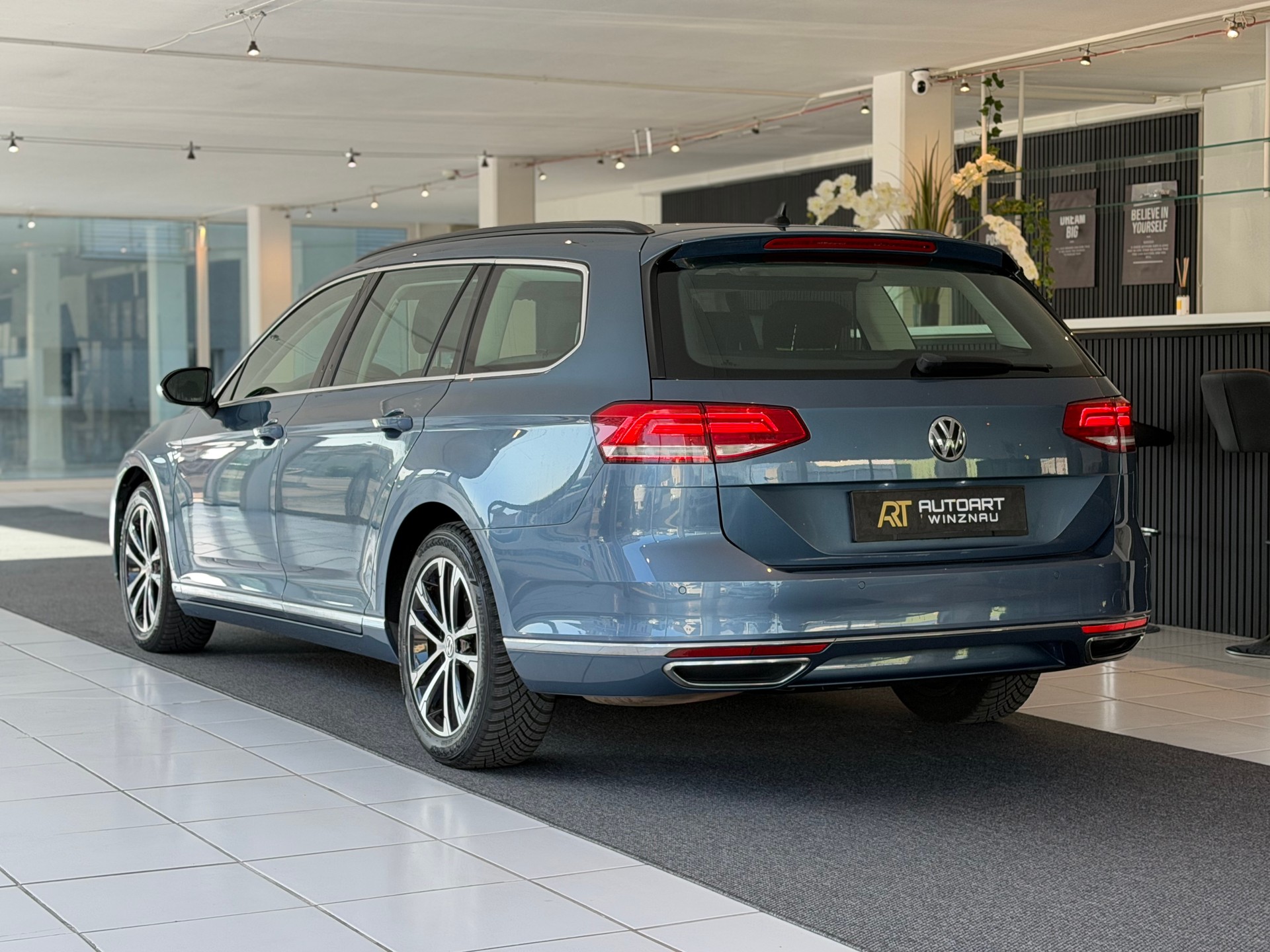 VW Passat Variant 2.0 TDI SCR BMT Family DSG **Frisch ab MFK & Service-image-7