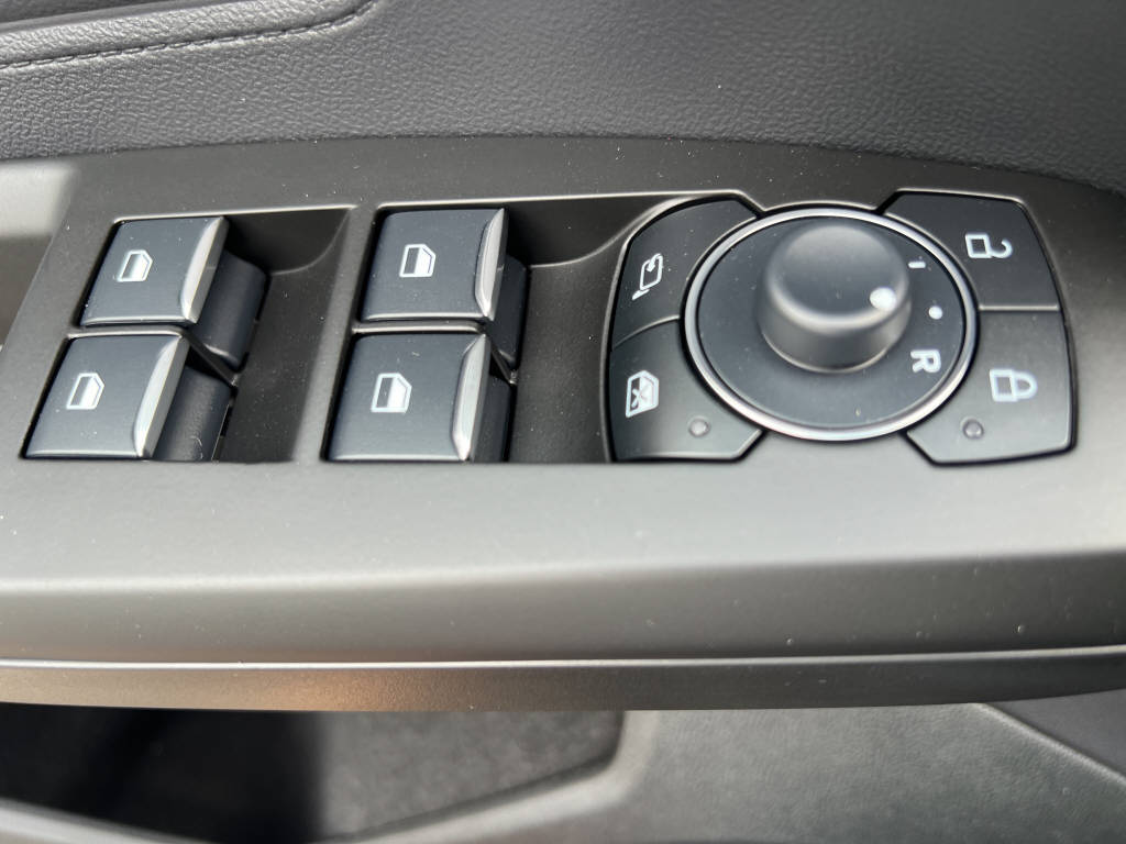 FORD Focus Station Wagon 1.0i EcoB Hybrid 155 ST-Line-image-12