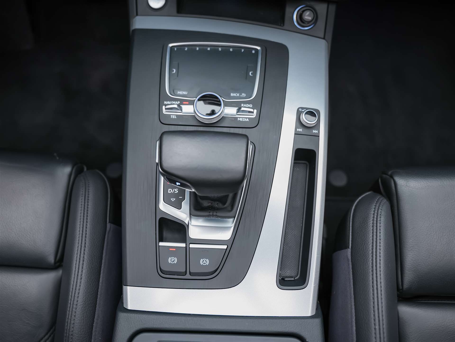 AUDI Q5 2.0 TDI design quattro S-tronic *Panorama*Luftfeder*Matrix*Bang&Olufsen*-image-23