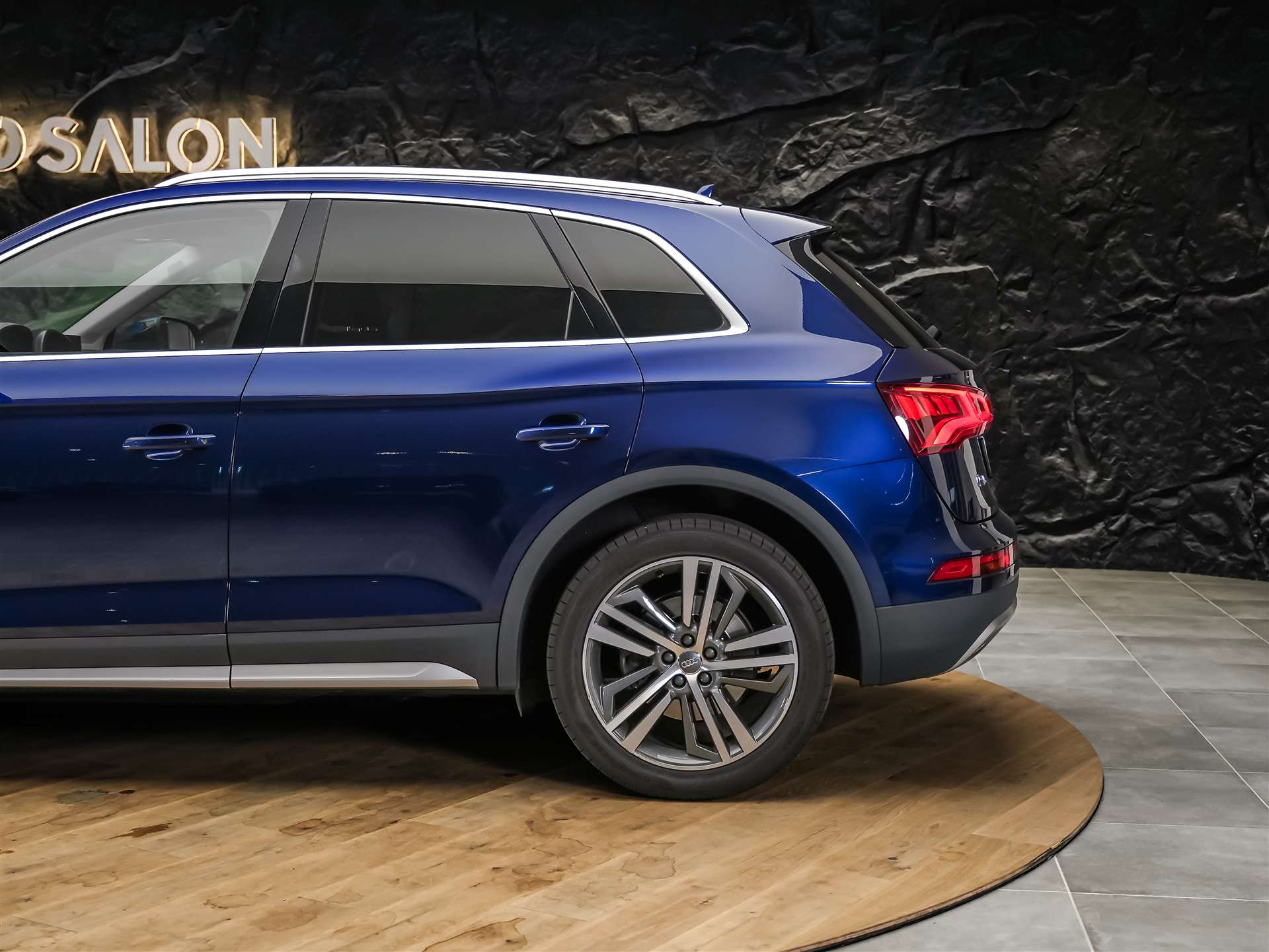 AUDI Q5 2.0 TDI design quattro S-tronic *Panorama*Luftfeder*Matrix*Bang&Olufsen*-image-19