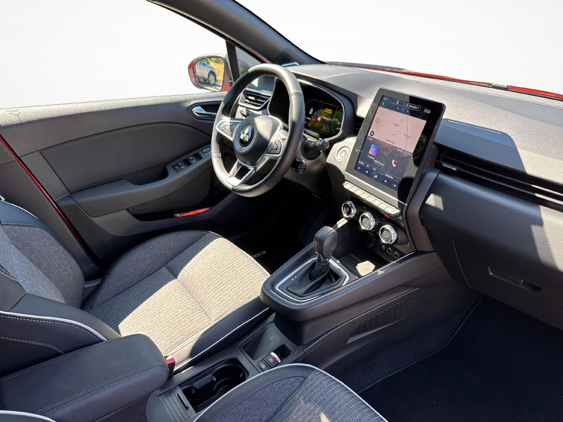 MITSUBISHI Colt 1.6 HEV Instyle-image-10