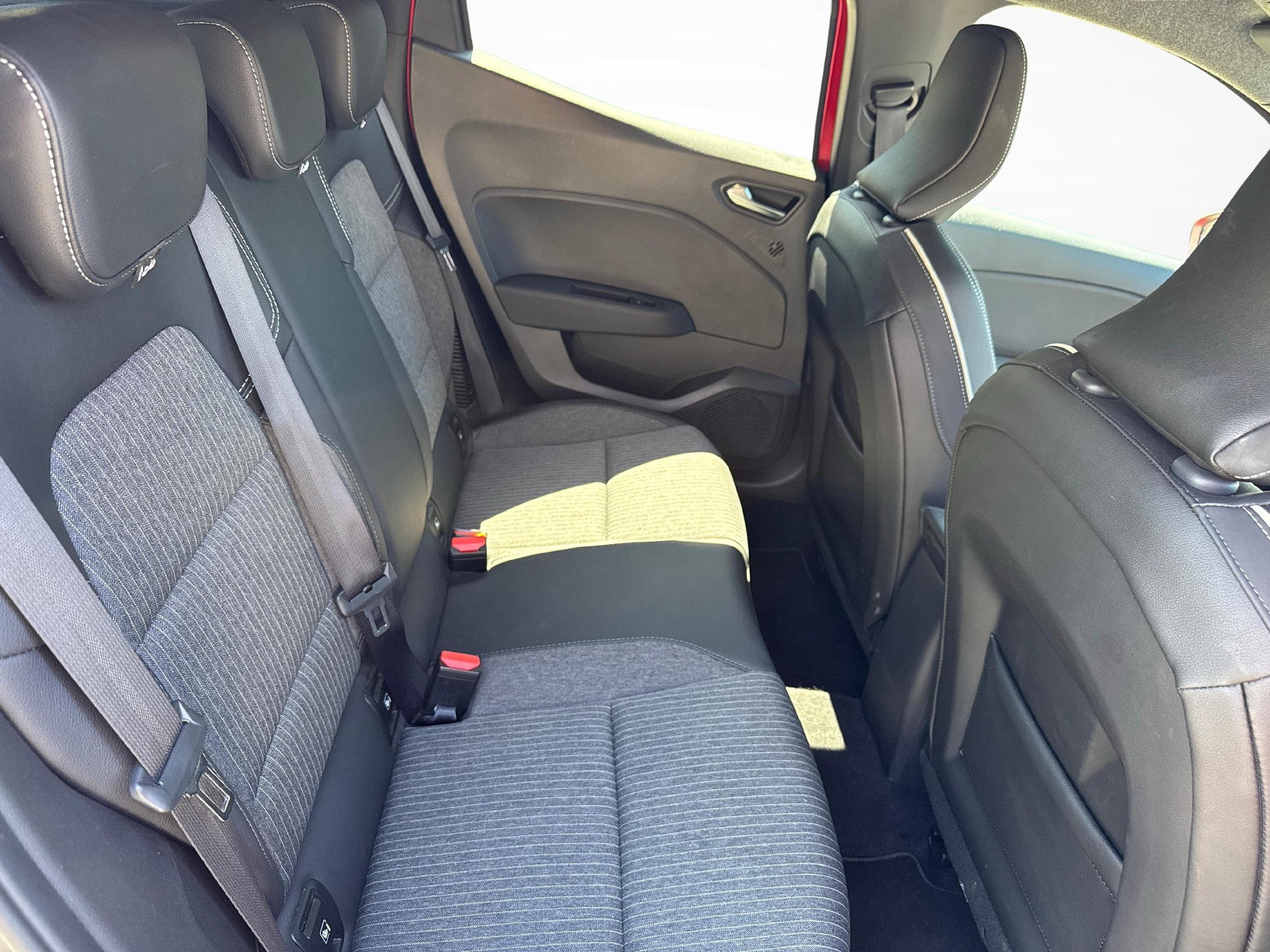 MITSUBISHI Colt 1.6 HEV Instyle-image-11