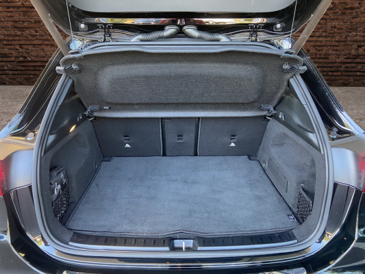 MERCEDES-BENZ EQA 300 AMG Line 4Matic-image-6