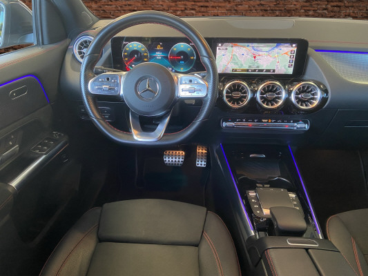 MERCEDES-BENZ EQA 300 AMG Line 4Matic-image-8