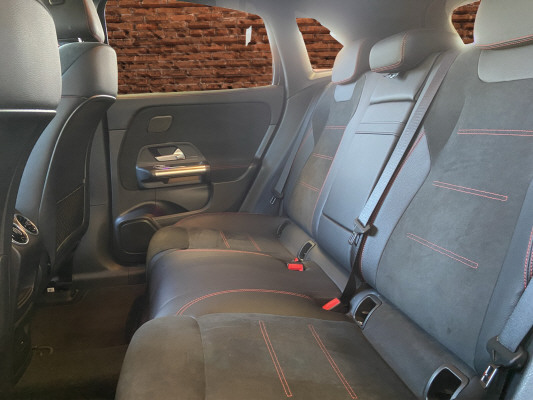 MERCEDES-BENZ EQA 300 AMG Line 4Matic-image-12
