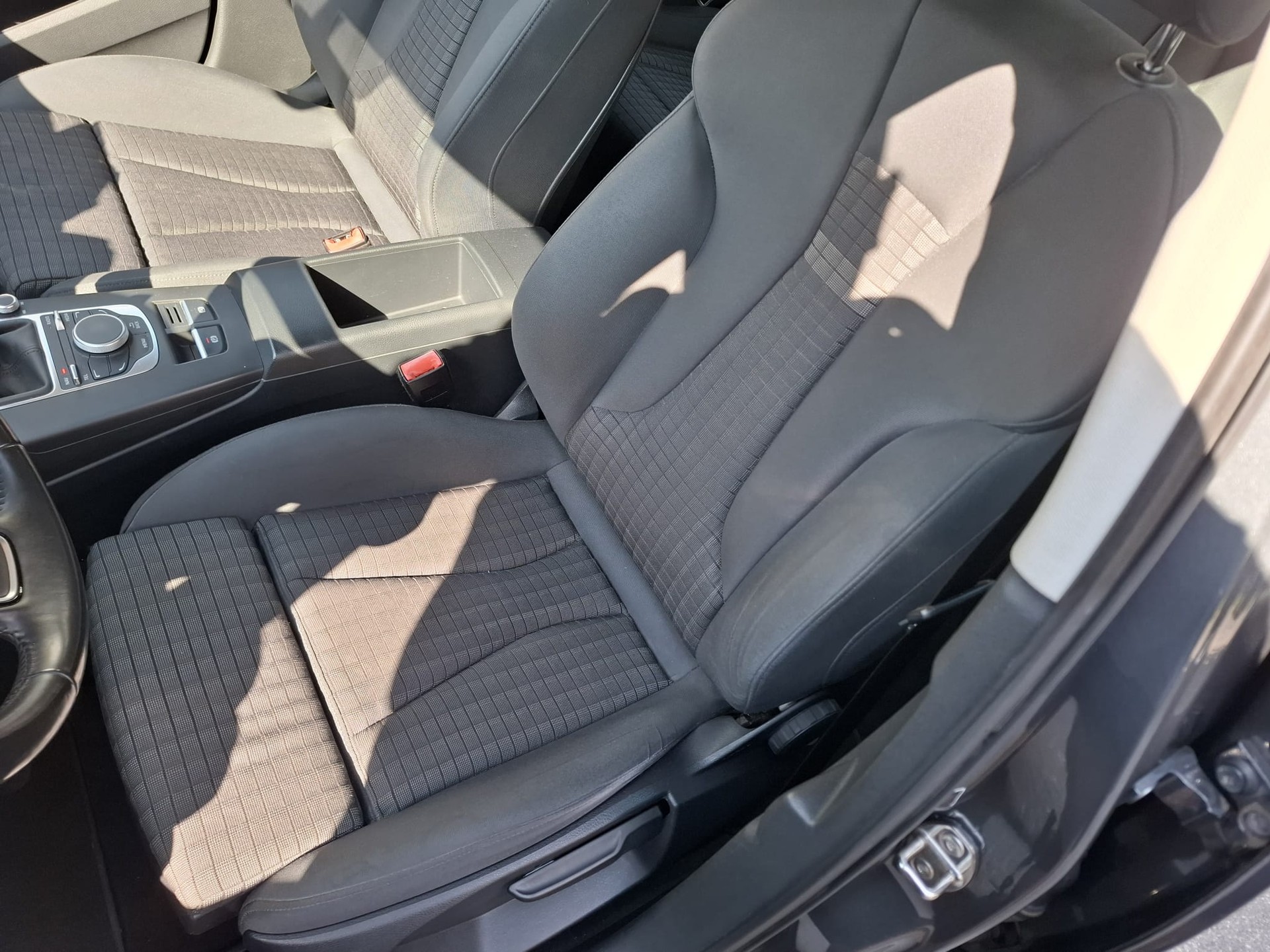 AUDI A3 Sportback 2.0 TDI Ambiente quattro-image-5