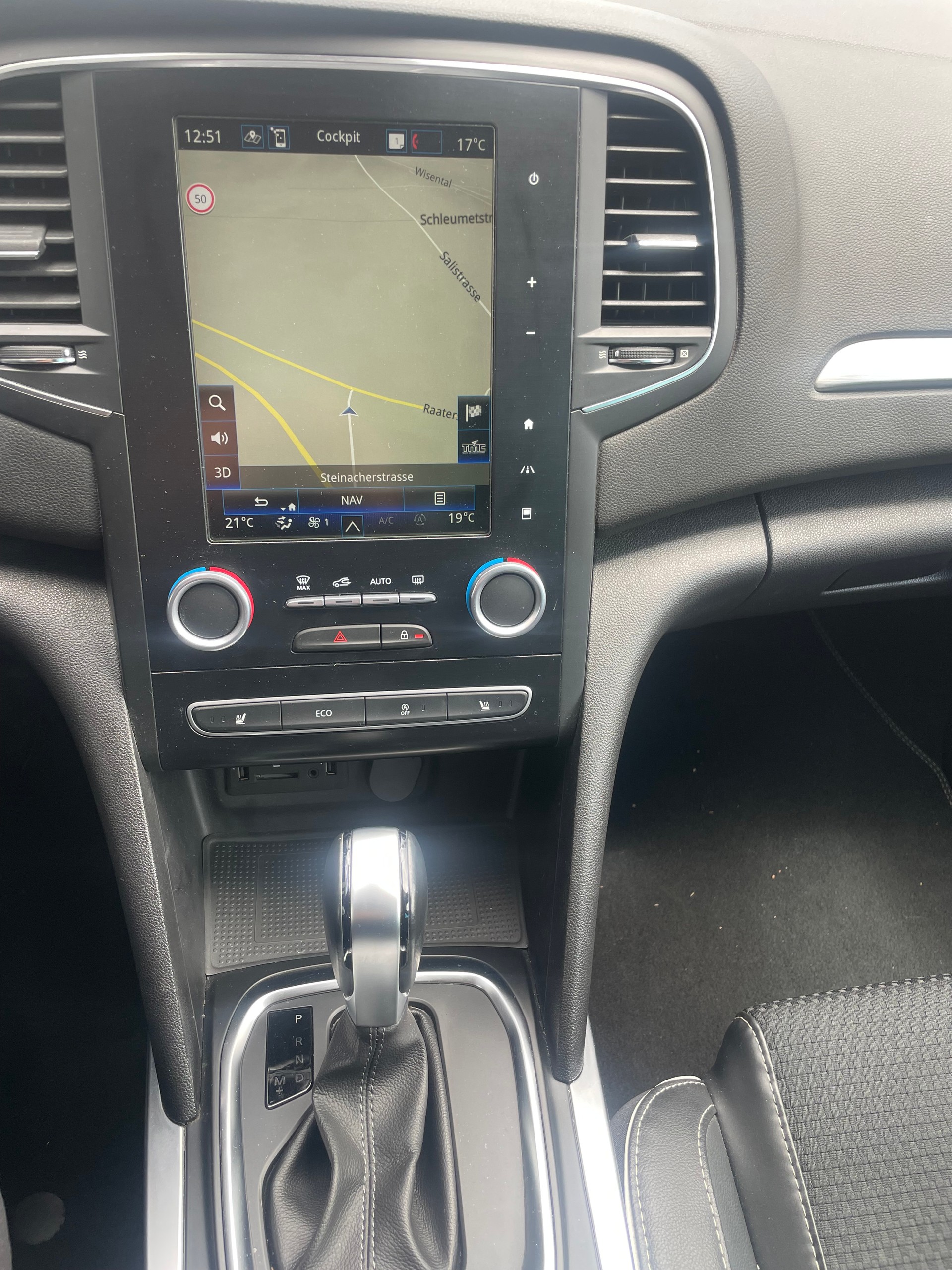 RENAULT Mégane 1.2 16V Turbo Zen EDC-image-11