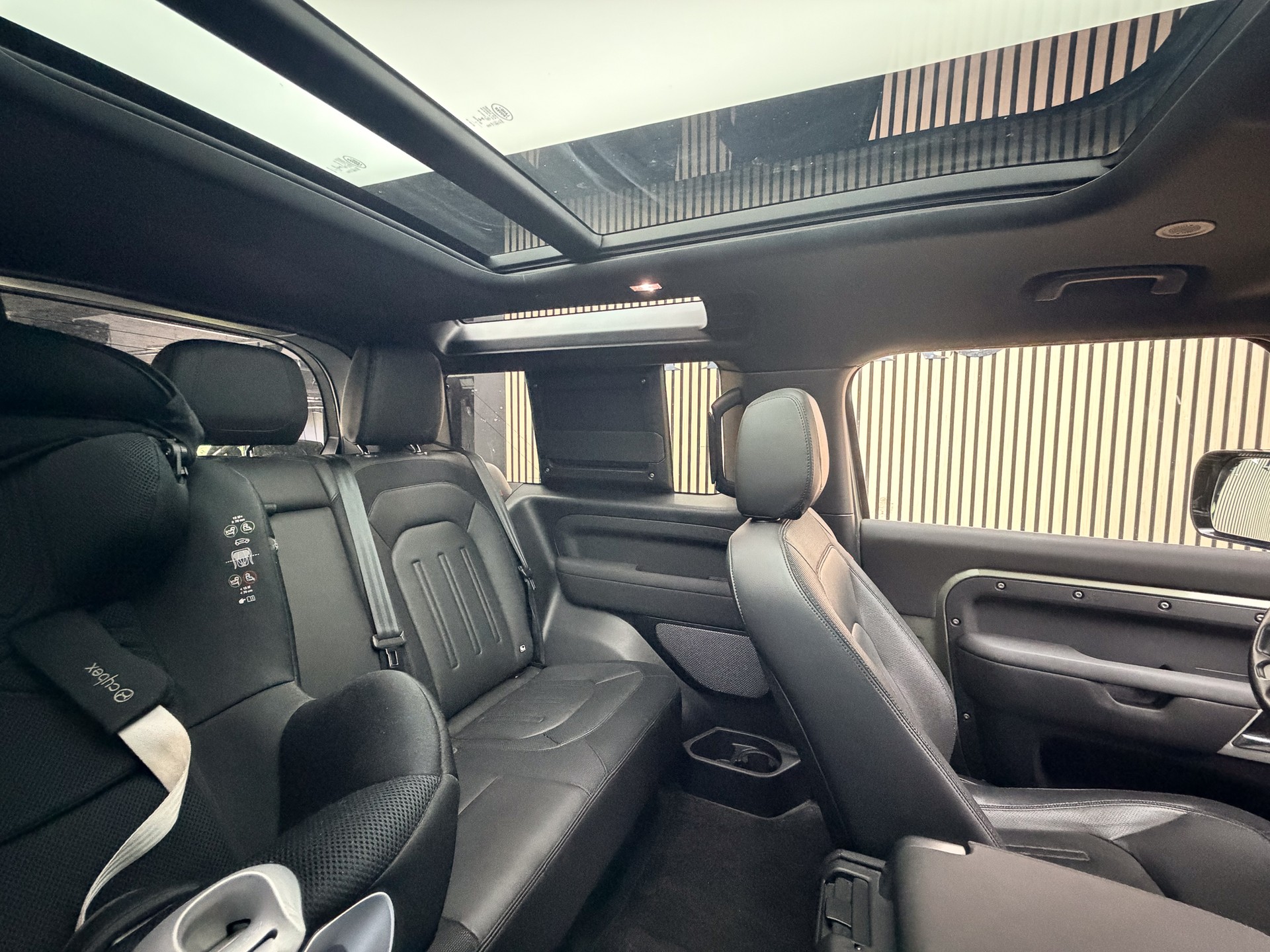 LAND ROVER Defender 90 P400 I6 X-Dynamic S 3.0 AT8-image-12