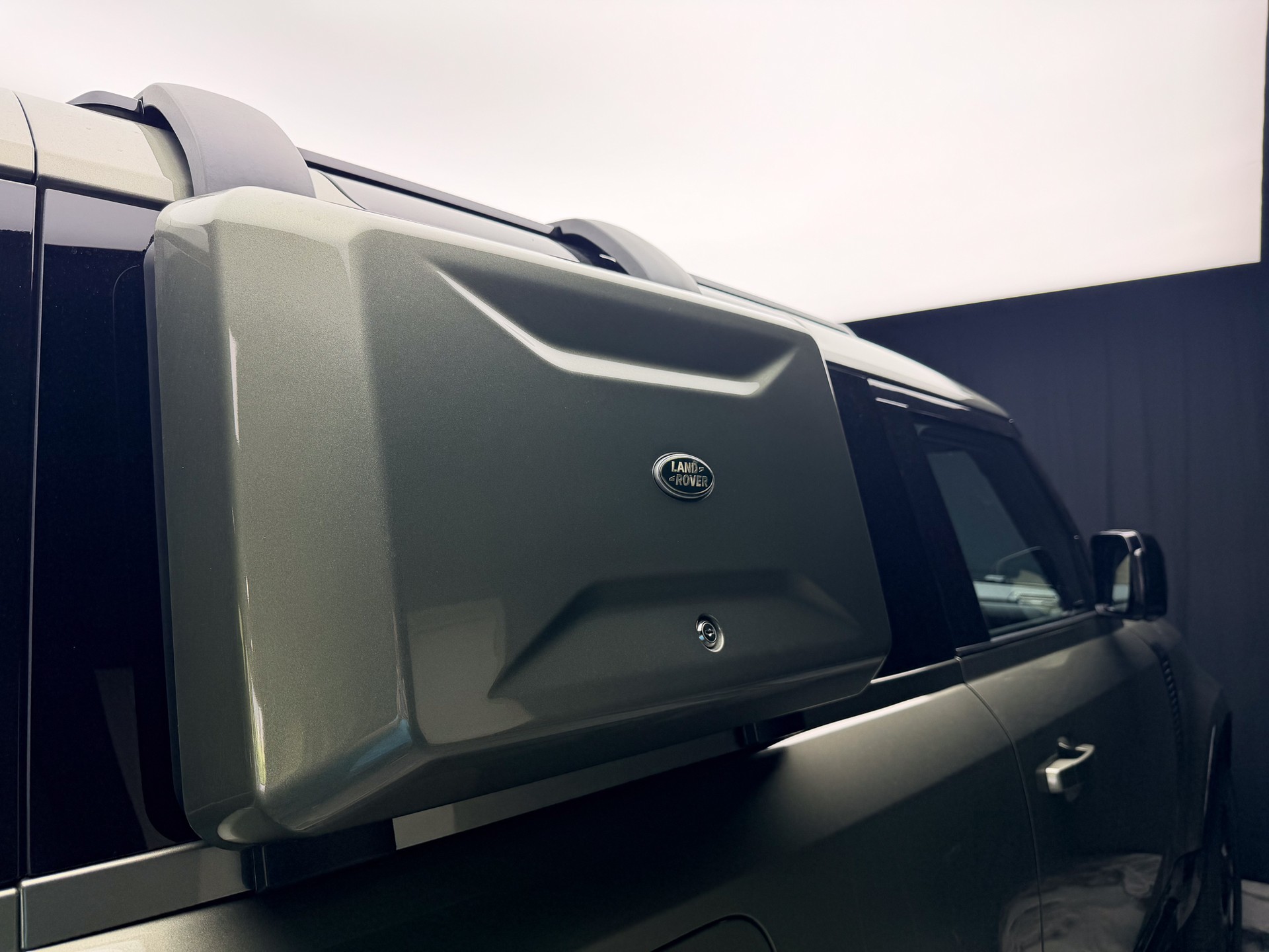 LAND ROVER Defender 90 P400 I6 X-Dynamic S 3.0 AT8-image-5