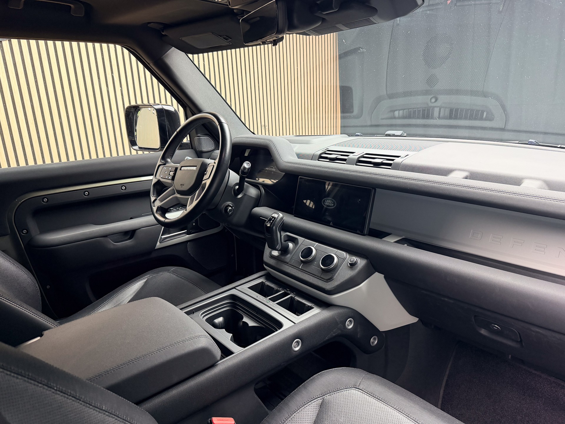LAND ROVER Defender 90 P400 I6 X-Dynamic S 3.0 AT8-image-6