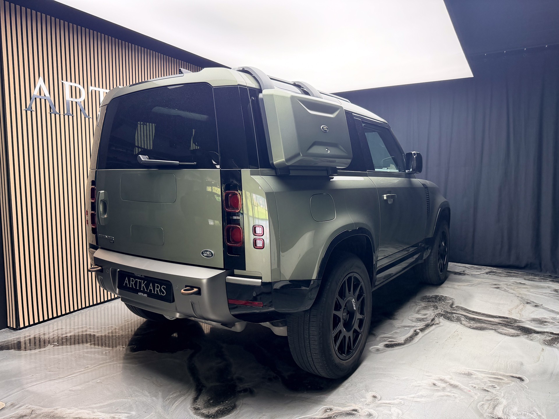 LAND ROVER Defender 90 P400 I6 X-Dynamic S 3.0 AT8-image-4
