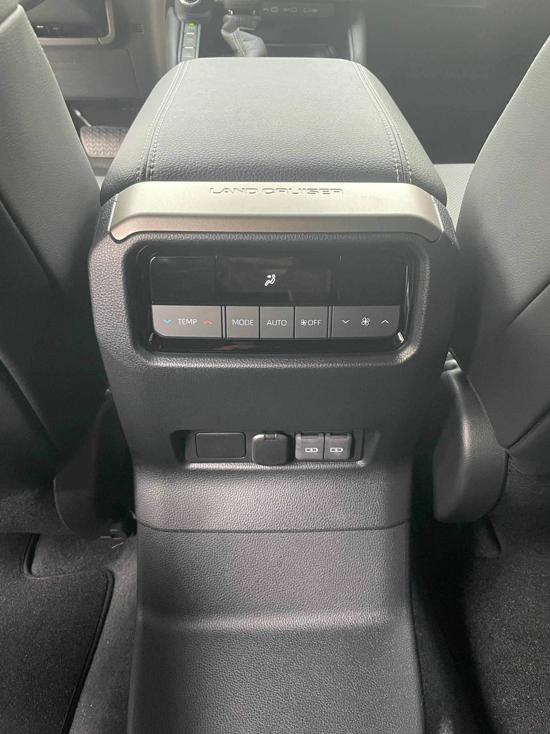 TOYOTA Land Cruiser 2.8D MHEV Style-image-16