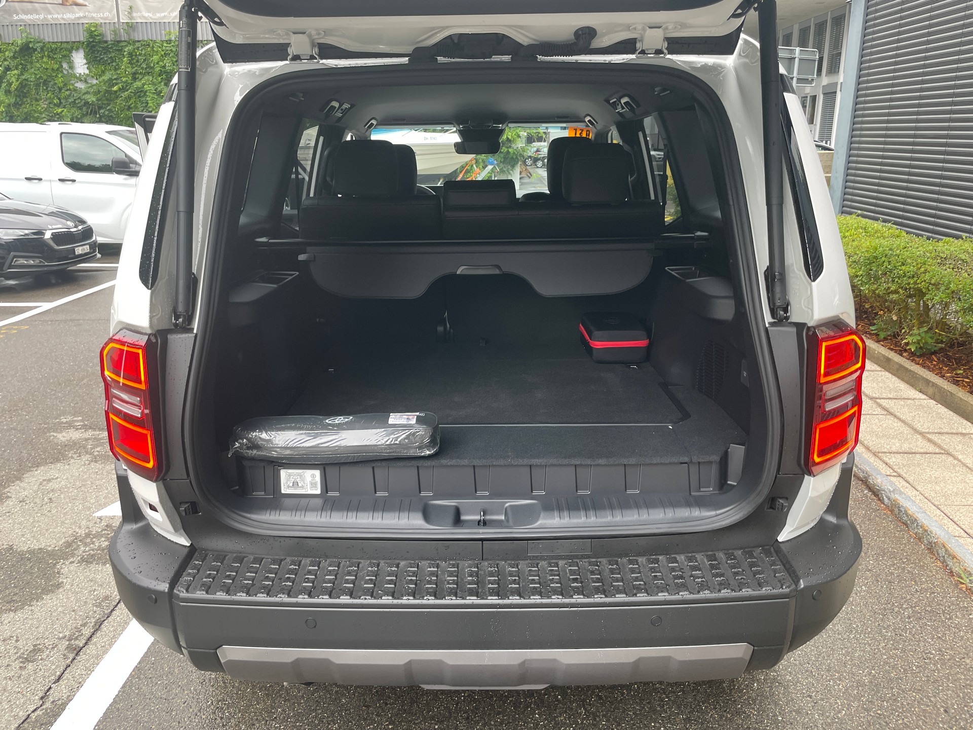 TOYOTA Land Cruiser 2.8D MHEV Style-image-4