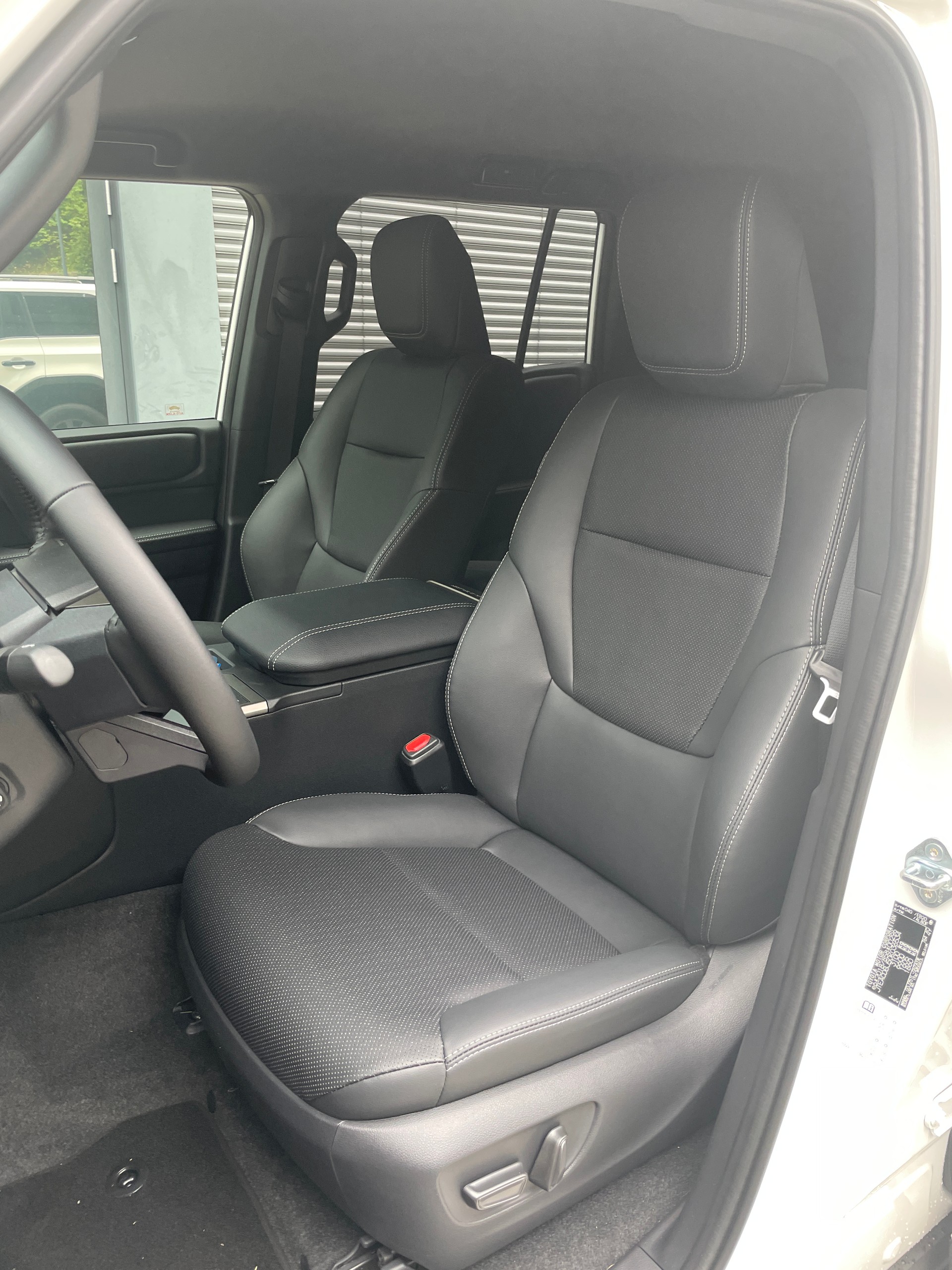 TOYOTA Land Cruiser 2.8D MHEV Style-image-14