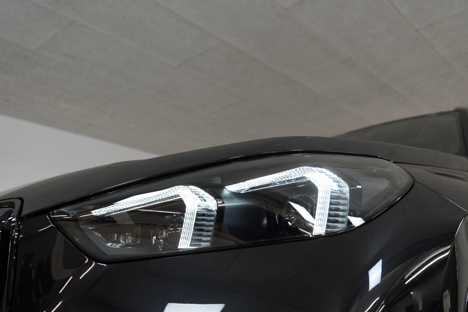BMW X1 xDrive 23d 48V M Sport Pro-image-8
