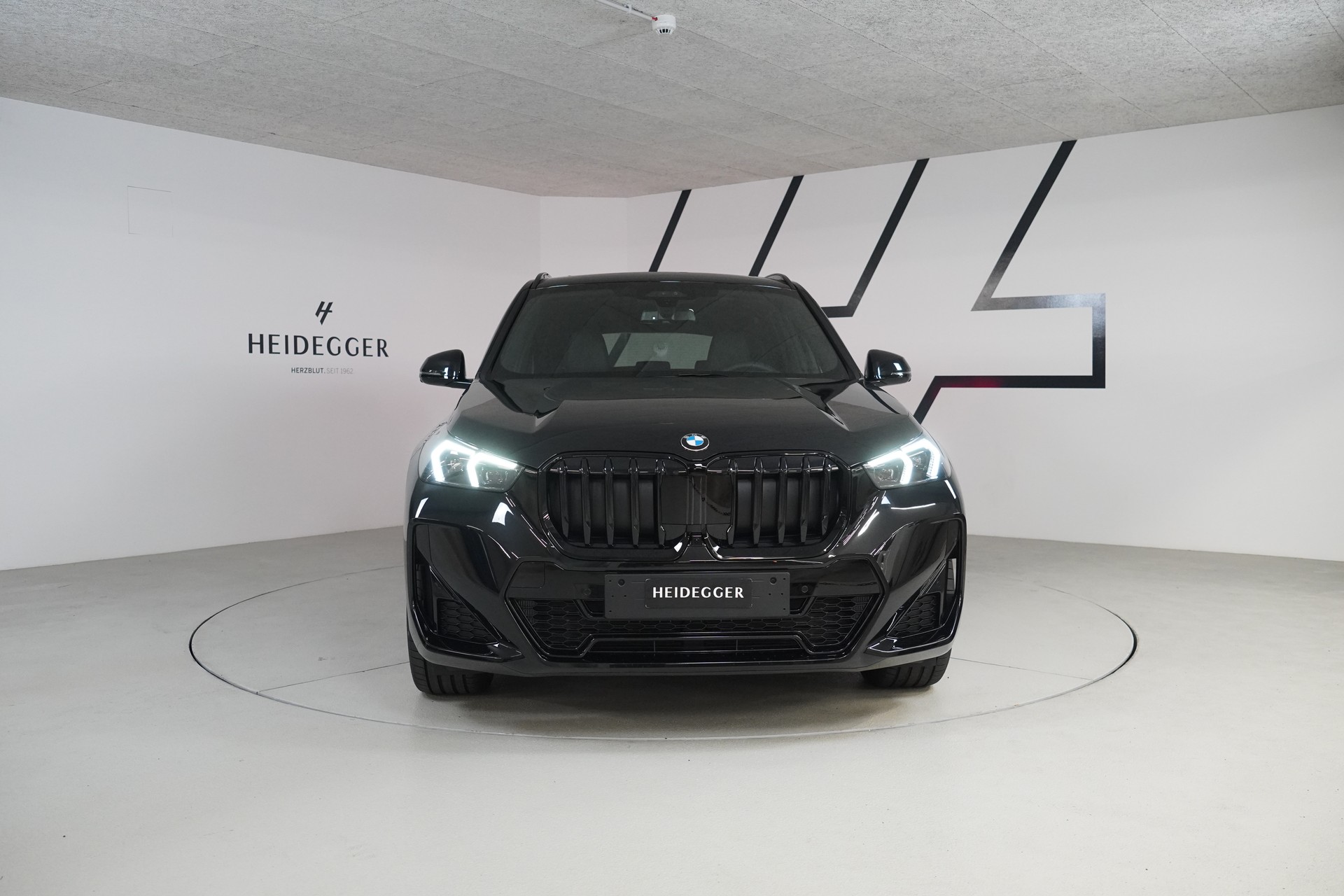 BMW X1 xDrive 23d 48V M Sport Pro-showroom-element-1