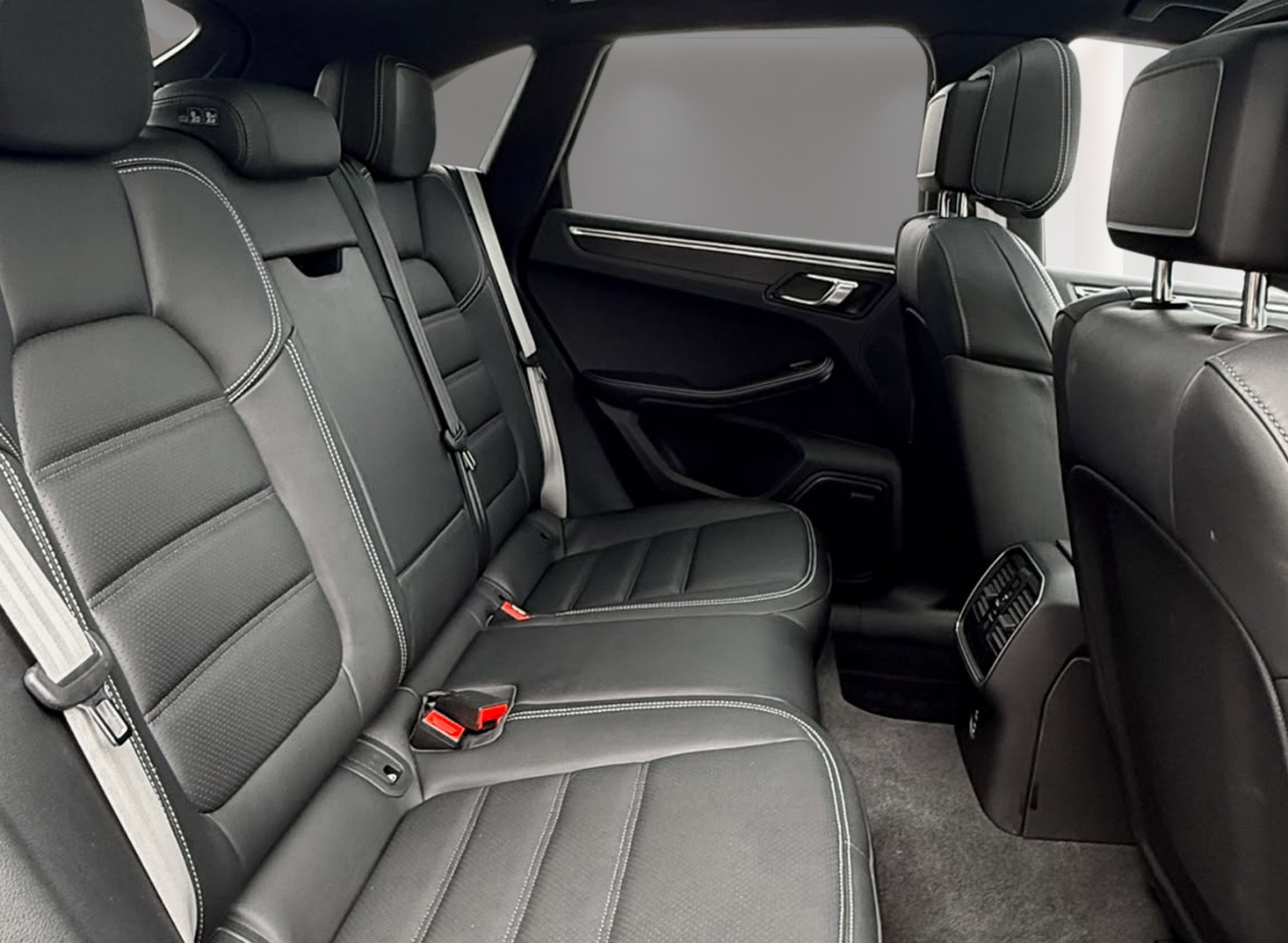 PORSCHE Macan GTS PDK Vollausstattung! Porsche Garantie - 01.2028-image-19