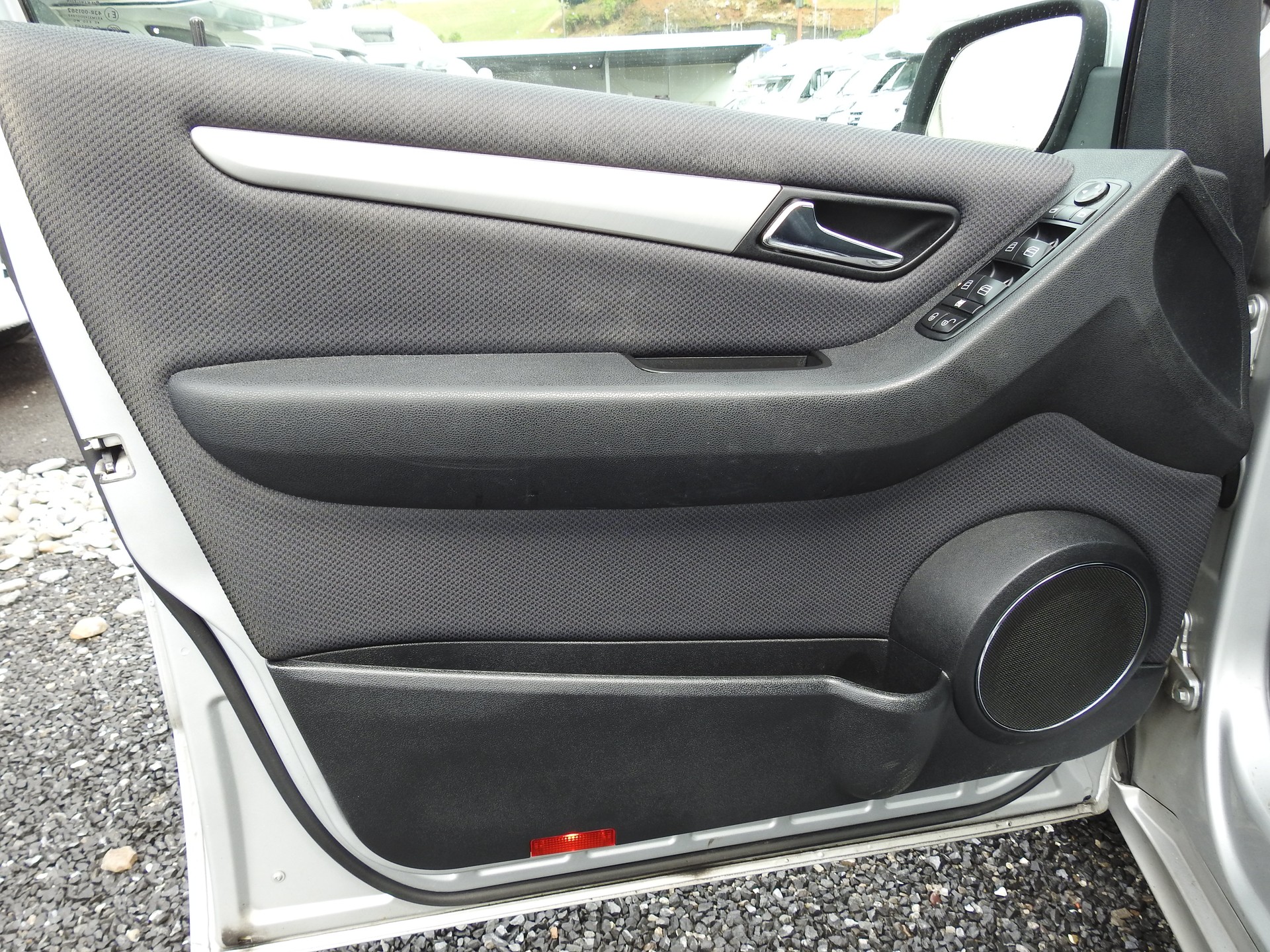 MERCEDES-BENZ A 180 Avantgarde Selection Autotronic-image-10