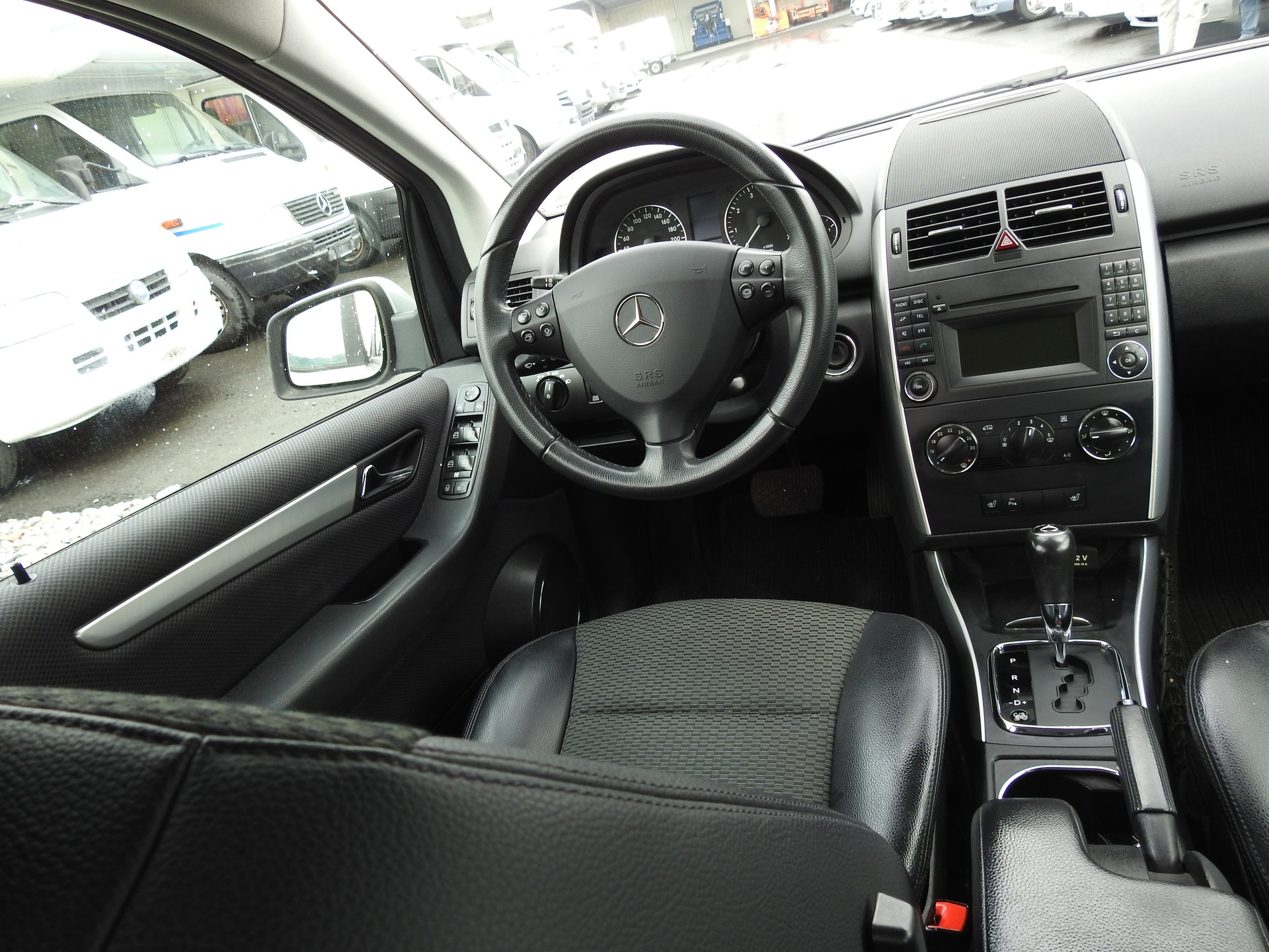 MERCEDES-BENZ A 180 Avantgarde Selection Autotronic-image-18