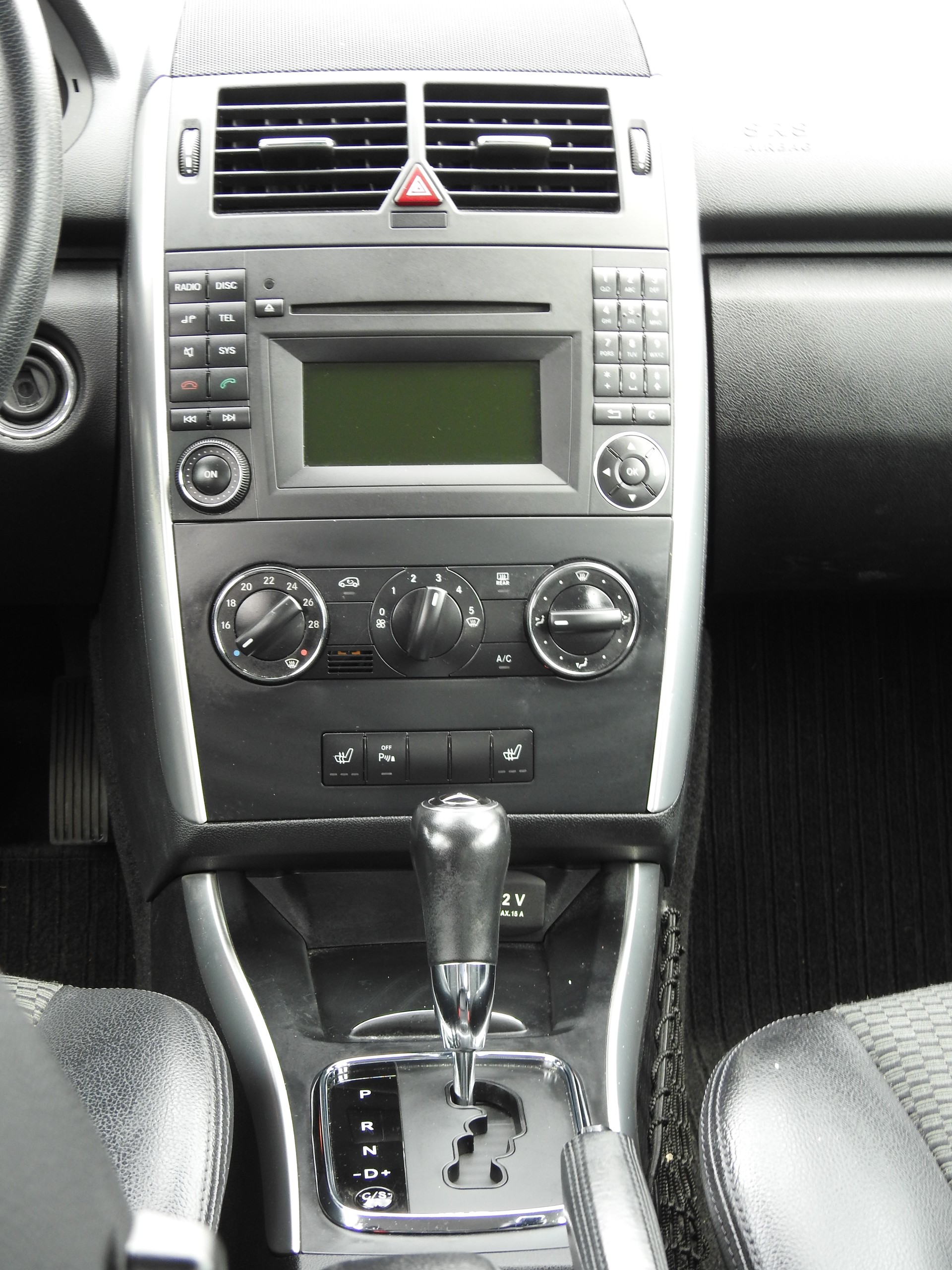 MERCEDES-BENZ A 180 Avantgarde Selection Autotronic-image-16
