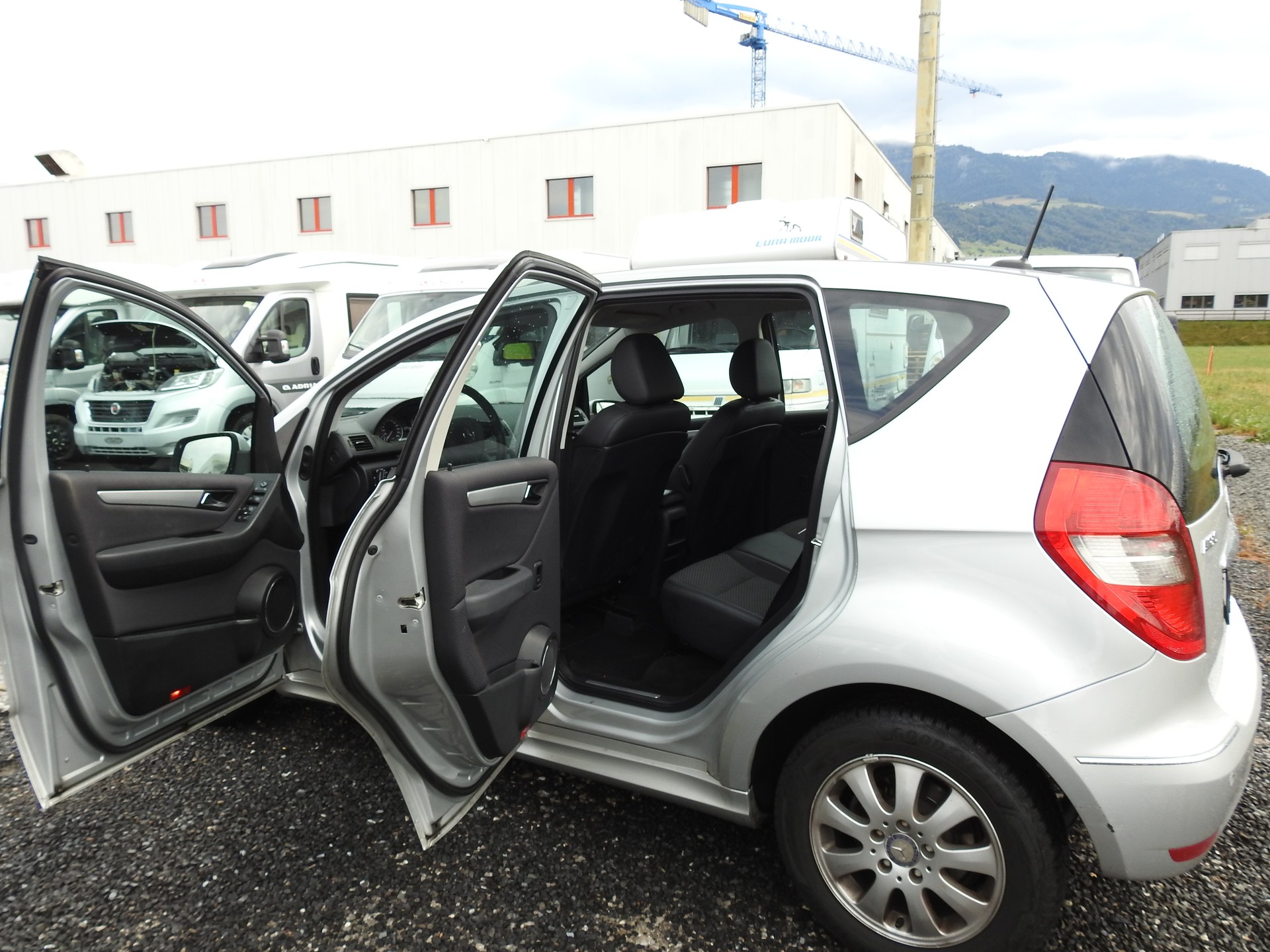 MERCEDES-BENZ A 180 Avantgarde Selection Autotronic-image-14