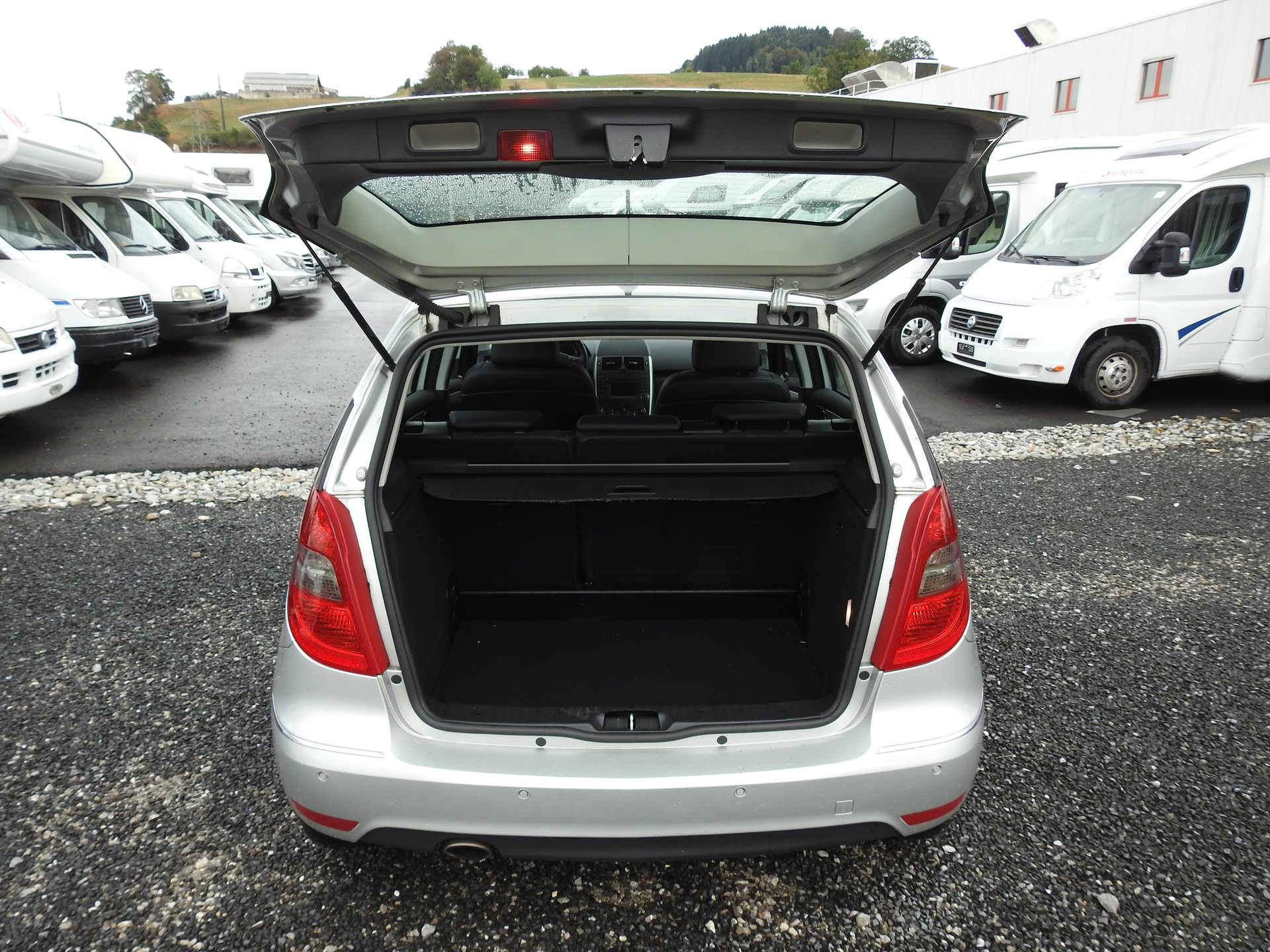 MERCEDES-BENZ A 180 Avantgarde Selection Autotronic-image-9